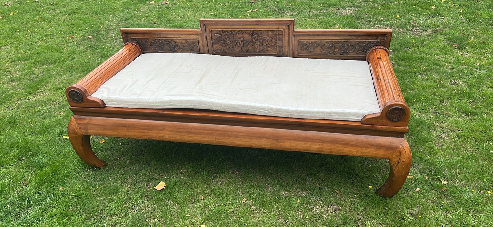 Antique Chinese Day Bed / Chaise Longue With Intricate Carving