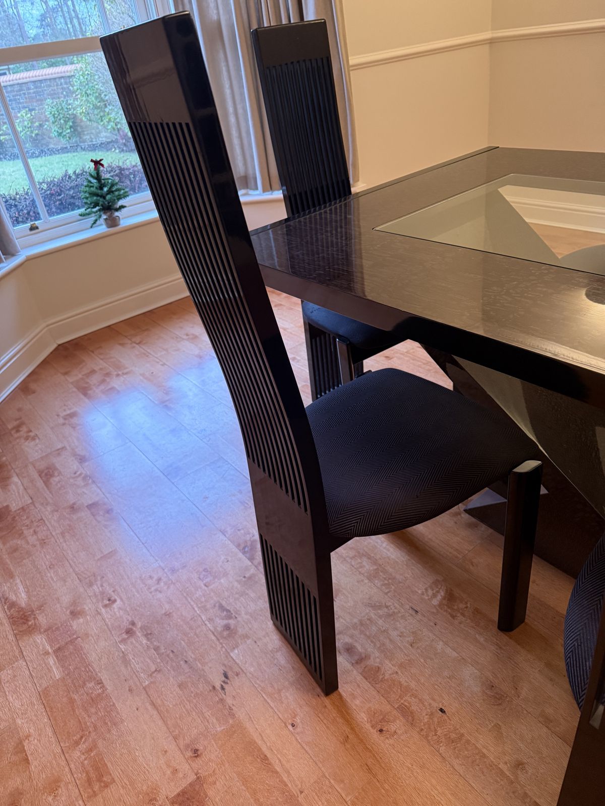 Kesterport Manhattan Dining Table & 6 Chairs Dining Room Suite photo vinterior