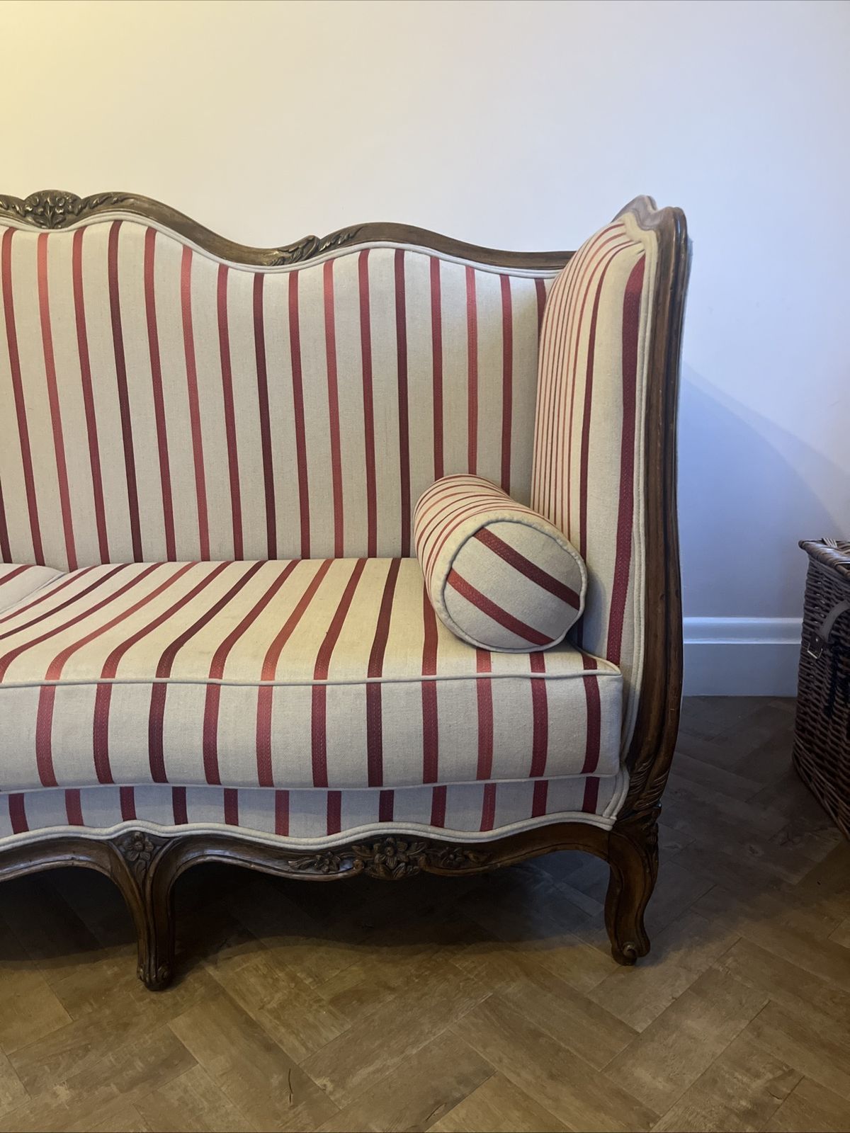 photo furniture French Style Carved Wood Sofa / Canapé