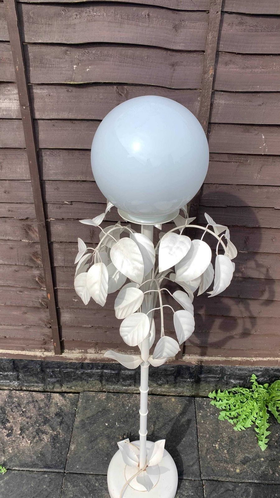 Sergio Terzani 1970s Italian White Leaf Tole Floor Lamp | Hollywood Regency photo Lighting