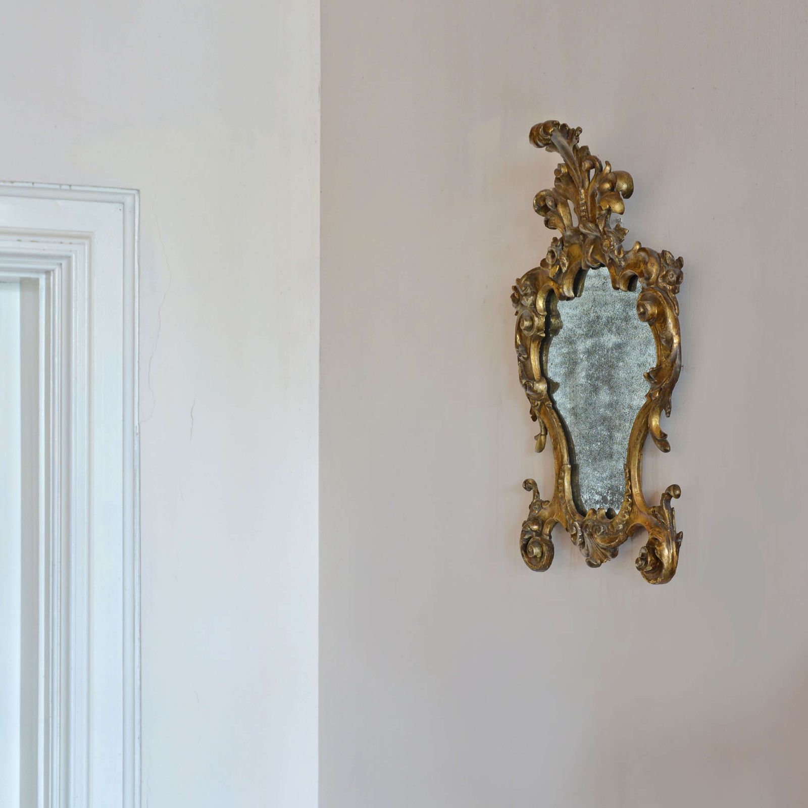 18th Century Italian Gilt Mirror Of Cartouche Form photo furniture