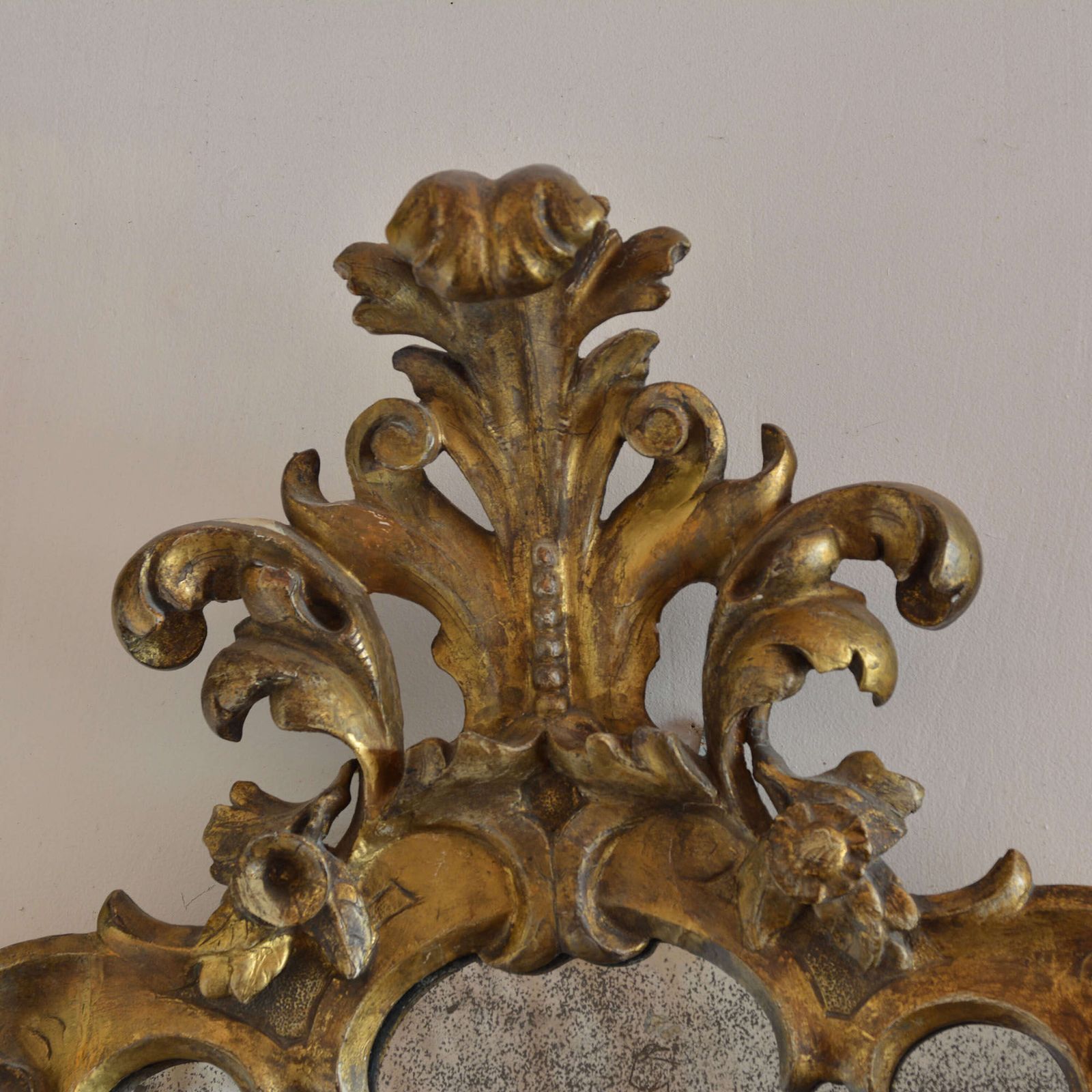 18th Century Italian Gilt Mirror Of Cartouche Form photo vinterior