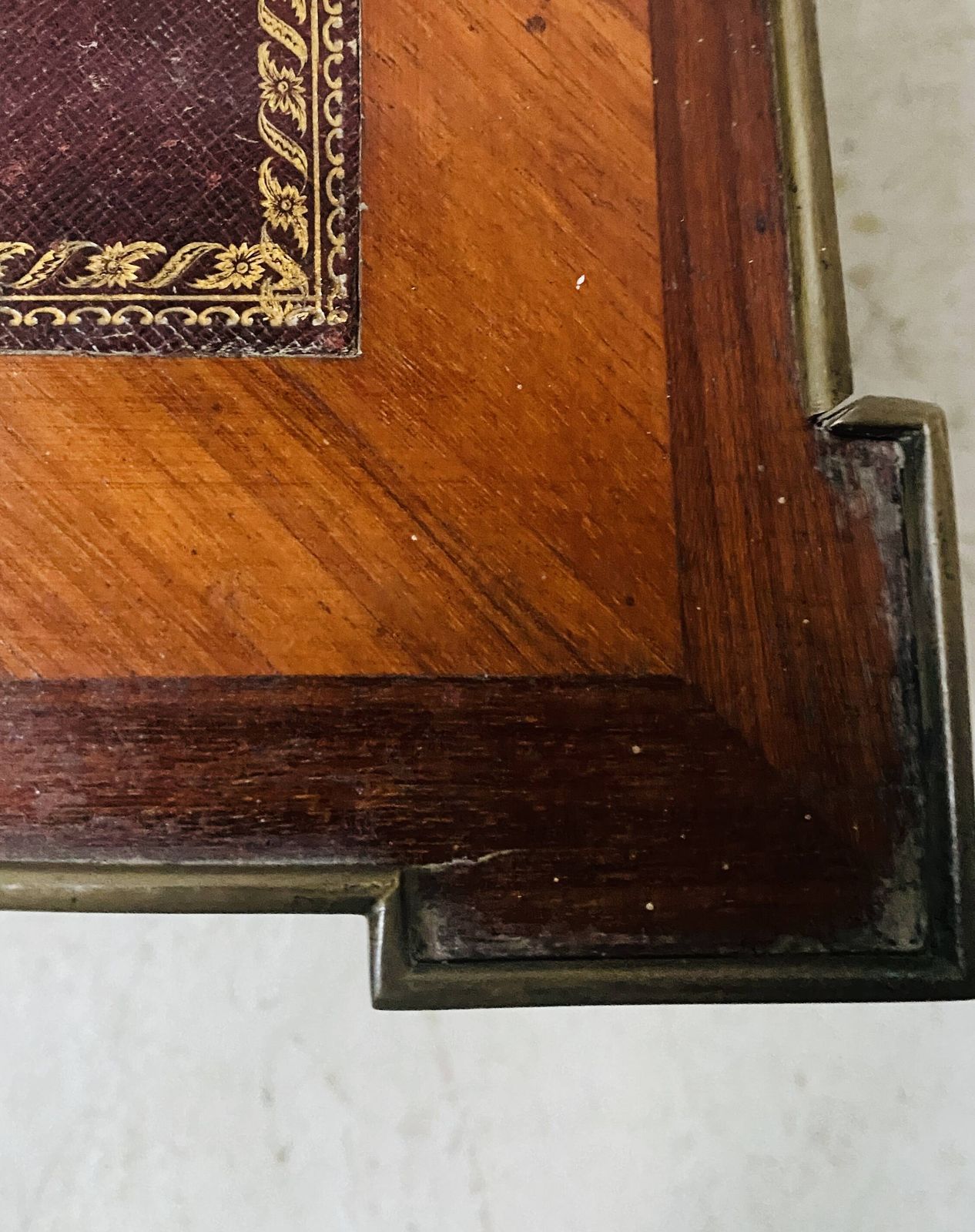photo furniture Louis XVI Flat Desk In Mahogany And Rosewood Veneer, 18th Century.
