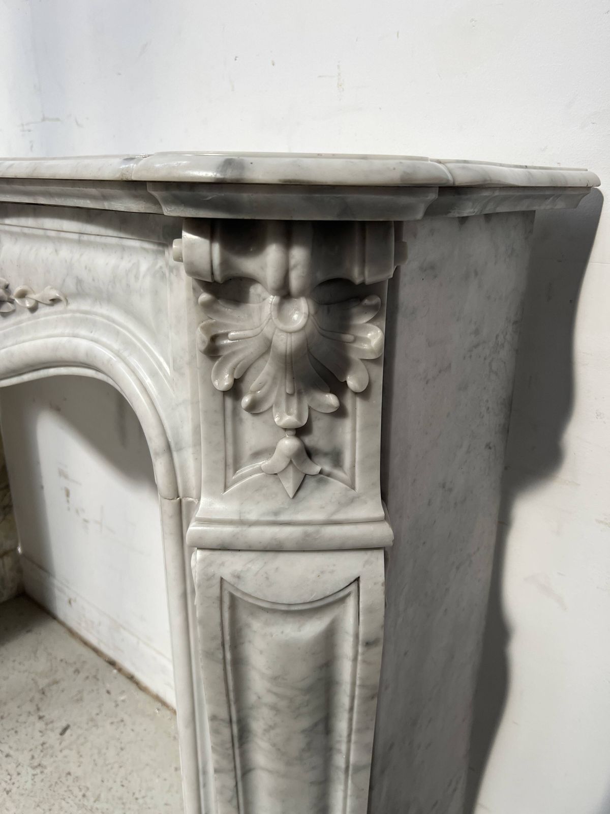 Louis XV Style White Carrara Marble Fireplace, 19th Century. photo vintage