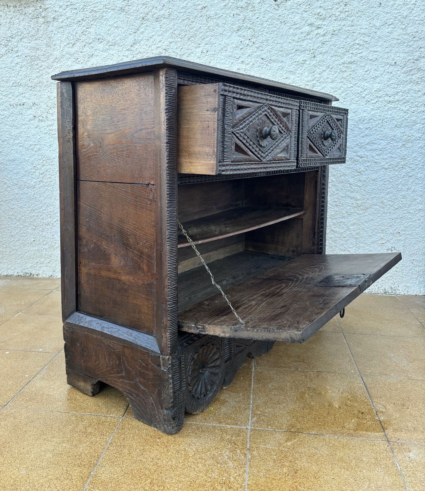 Spaans Renaissance Gesneden Kabinet Met Valdeur En Twee Lades, jaren 1880 photo 3880.0