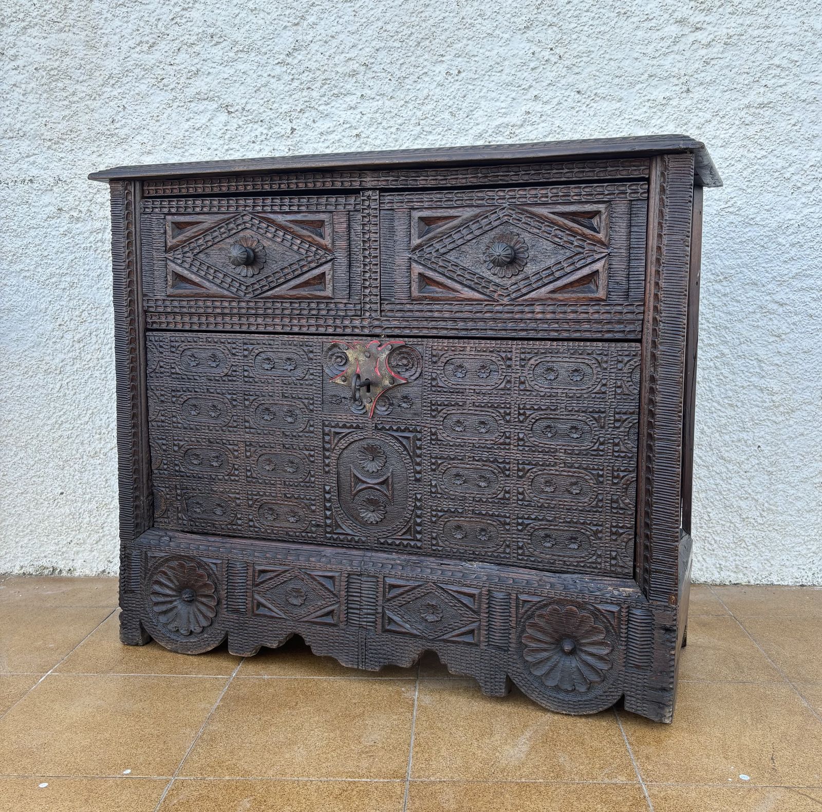 3880.0 Spaans Renaissance Gesneden Kabinet Met Valdeur En Twee Lades, jaren 1880 photo
