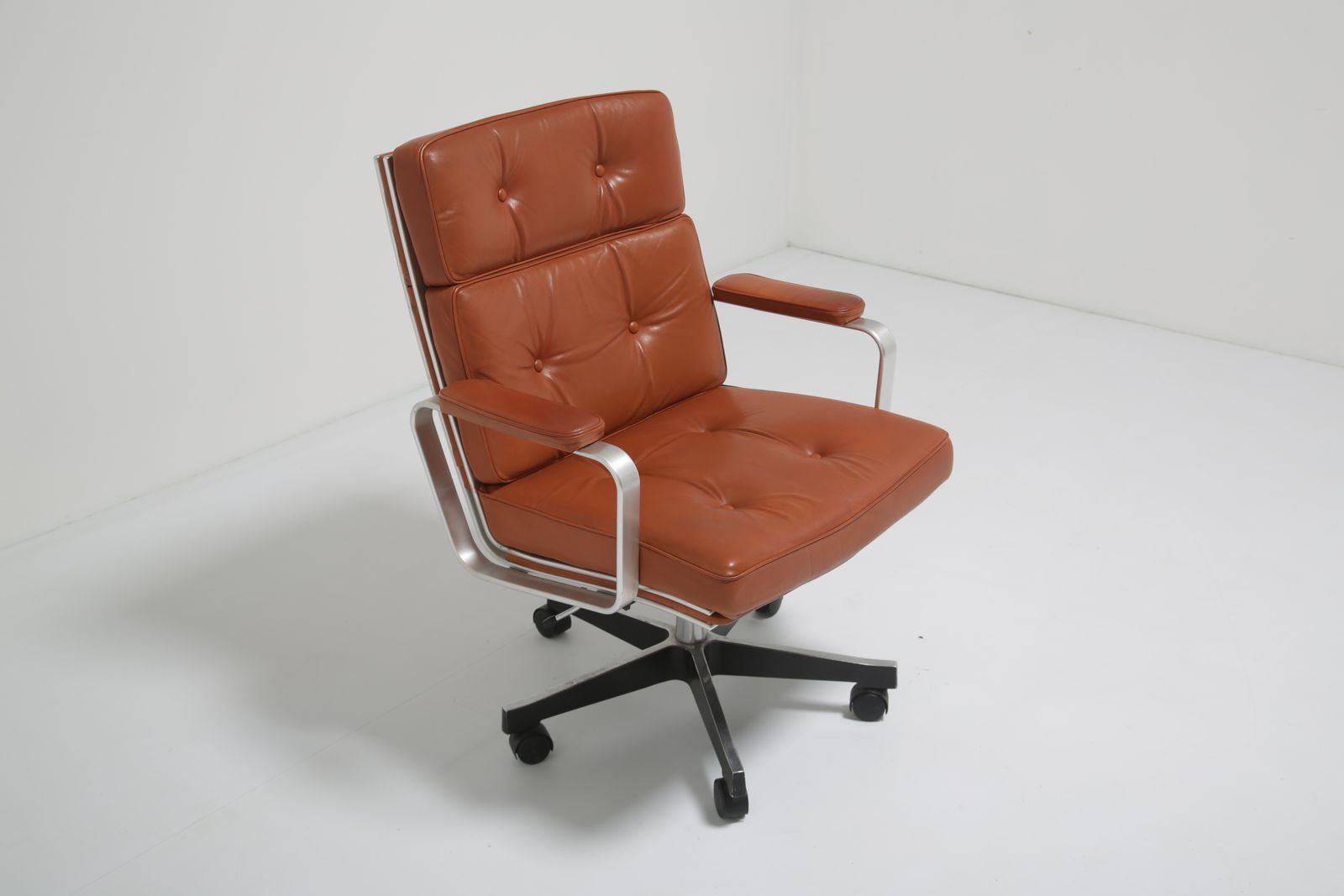 Karl Erik Ekselius Executive Swivel Office Chair: Model ‘Mondo’ In Cognac Tan Leather For Joc, Sweden, 1960s photo vinterior