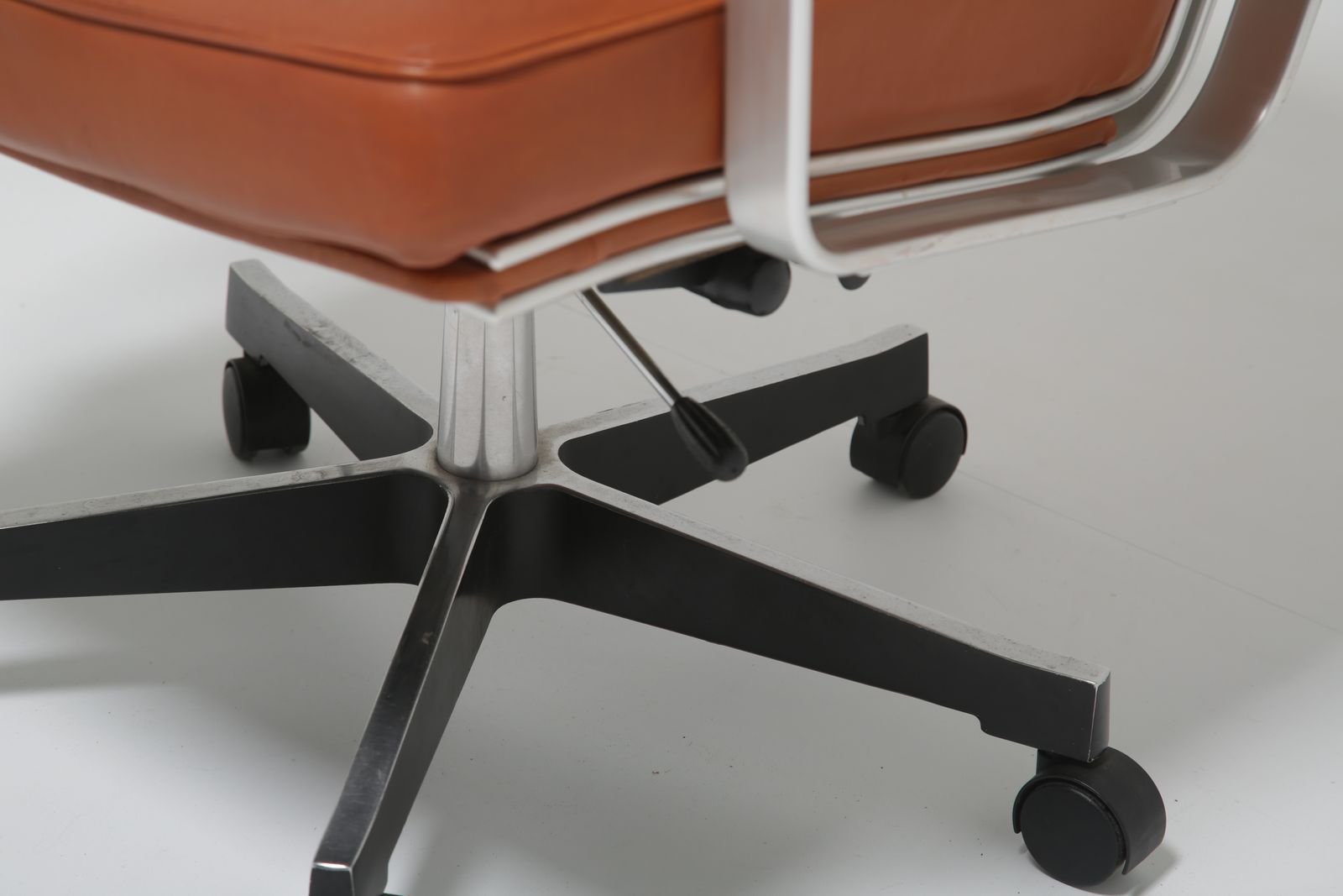 photo furniture Karl Erik Ekselius Executive Swivel Office Chair: Model ‘Mondo’ In Cognac Tan Leather For Joc, Sweden, 1960s