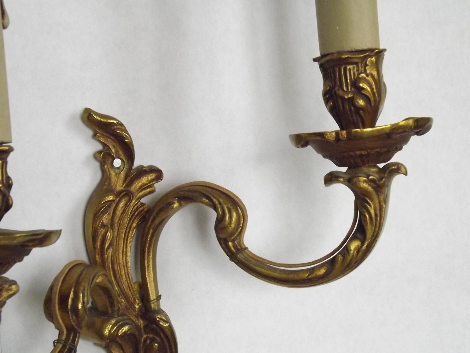 Appliques murales doubles vintage en bronze, décor de feuilles d'acanthe, France photo buy
