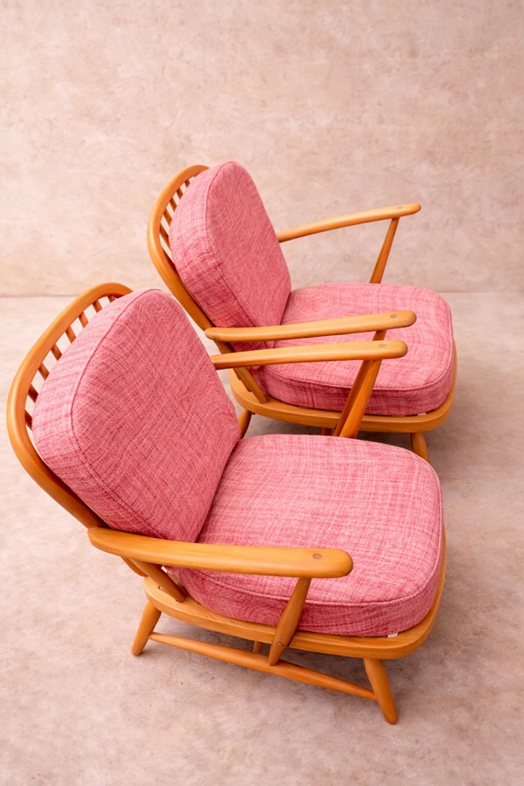 Pair Of Mid Century Ercol Armchairs Reupholstered In Fermoie ‘Wave’ Linen photo vinterior