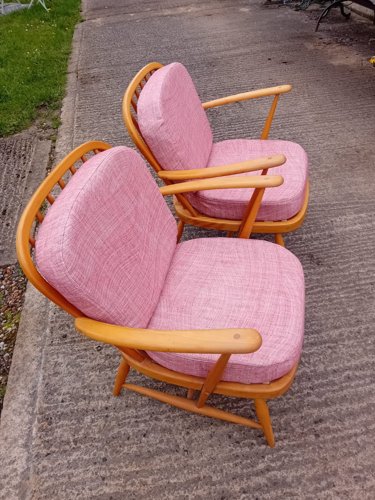 Pair Of Mid Century Ercol Armchairs Reupholstered In Fermoie ‘Wave’ Linen photo vintage