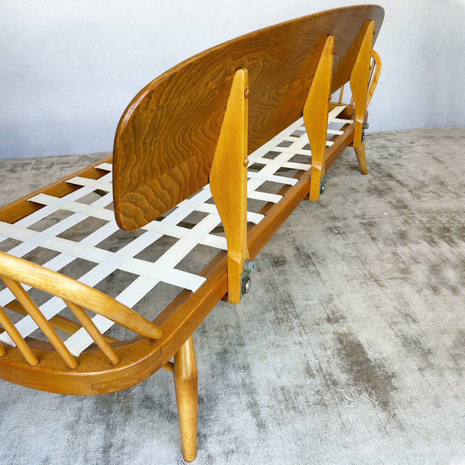 Ercol Day Bed / Studio Couch ‘Model 355’ photo vinterior