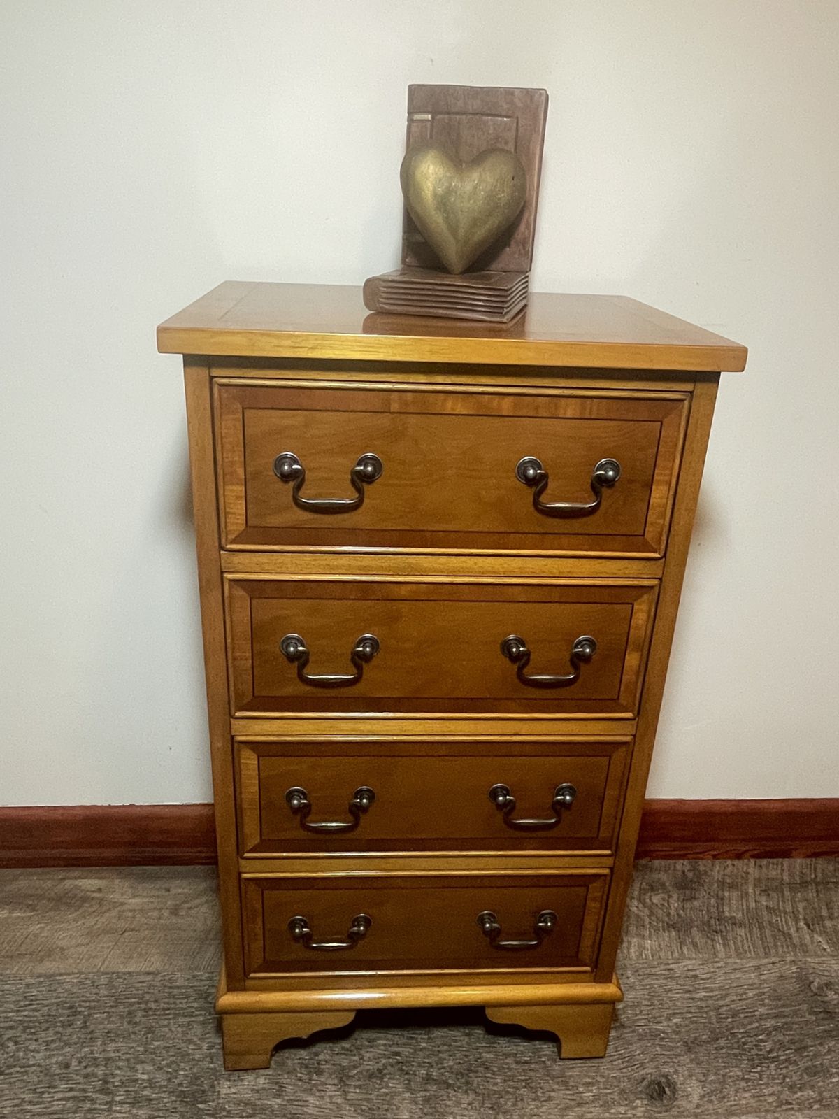 Vintage Solid Wood 4 Drawer Chest Of Drawers / Bedside Table – Timeless Mid Century Warm Oak Finish