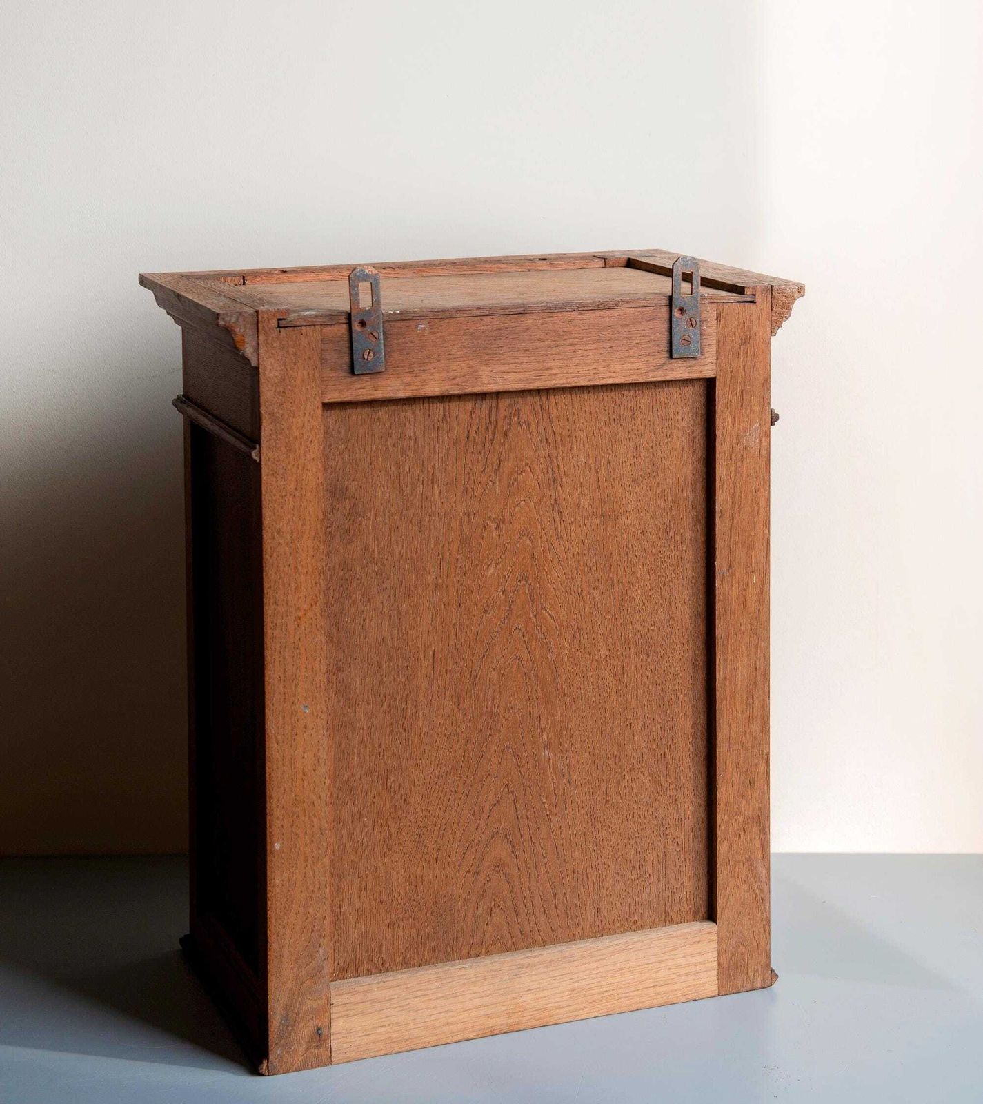 photo furniture Antique Oak Wall Cabinet With Beveled Mirror – Hand Carved Hanging Medicine Chest – 19th Century.