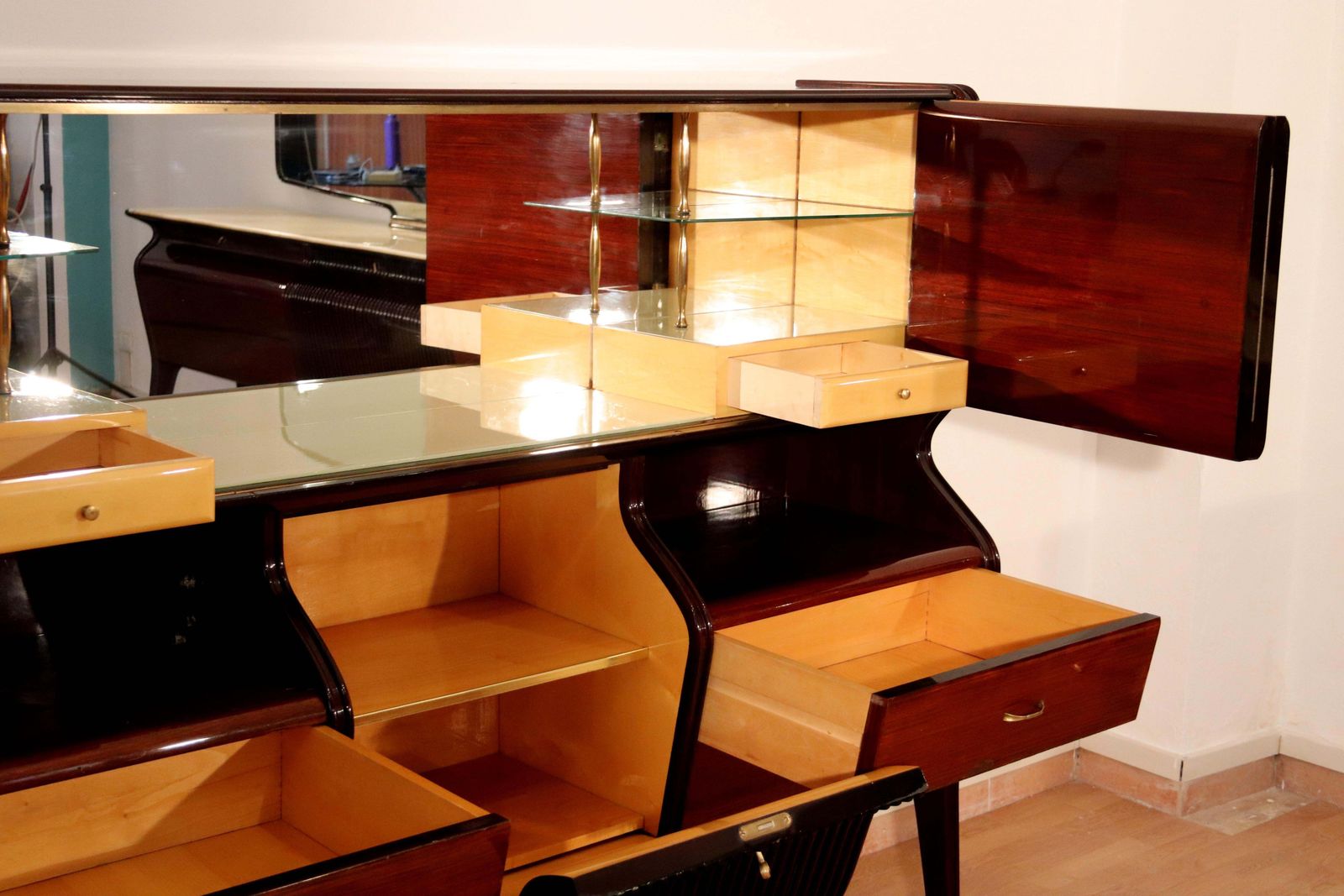 photo vintage Mid Century Sideboard By Osvaldo Borsani, Mahogany Rosewood Maple, Italy 1950s