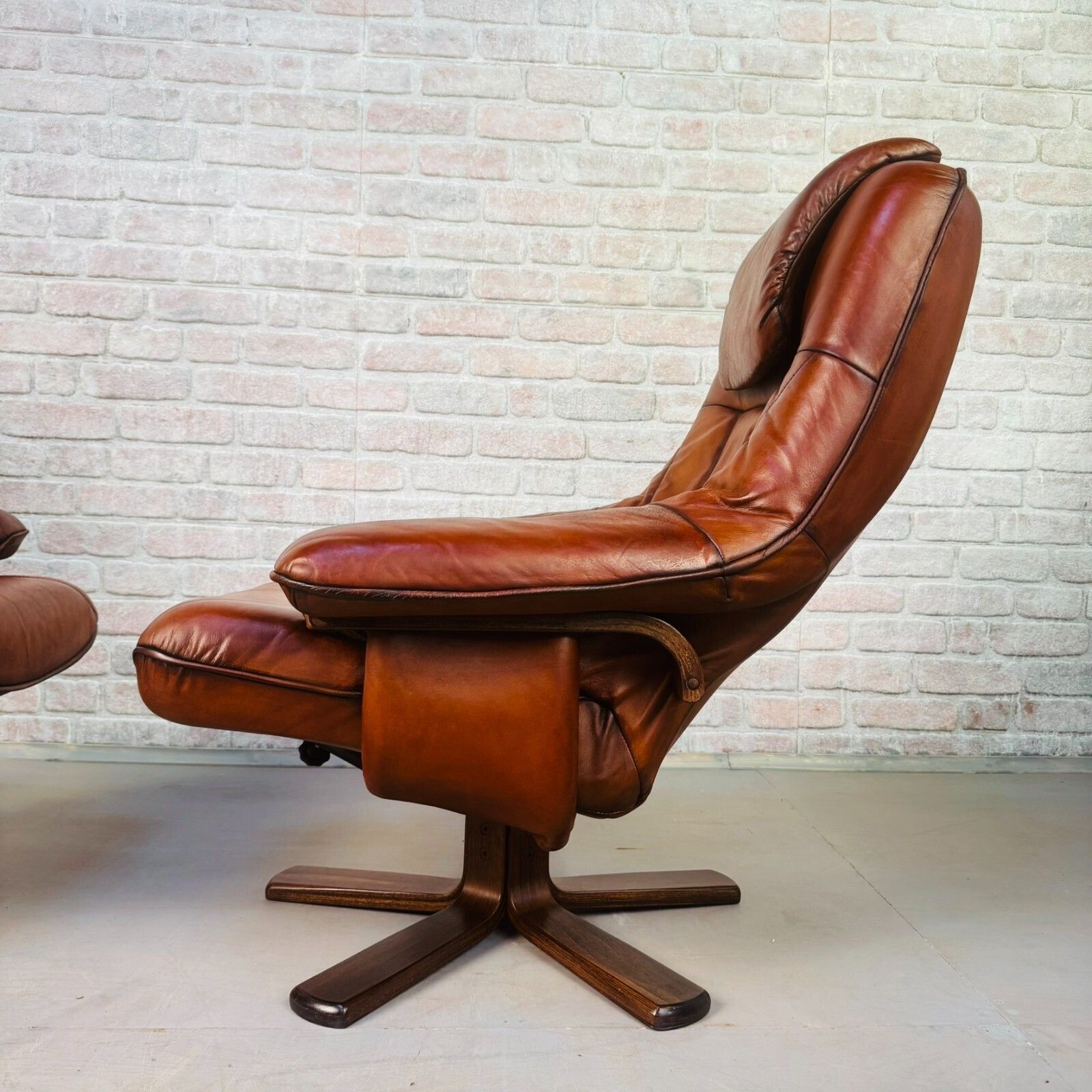 1425.0 Pair Vintage Danish Tan Leather Reclining Swivel Chairs Mid Century Lounge Chair photo