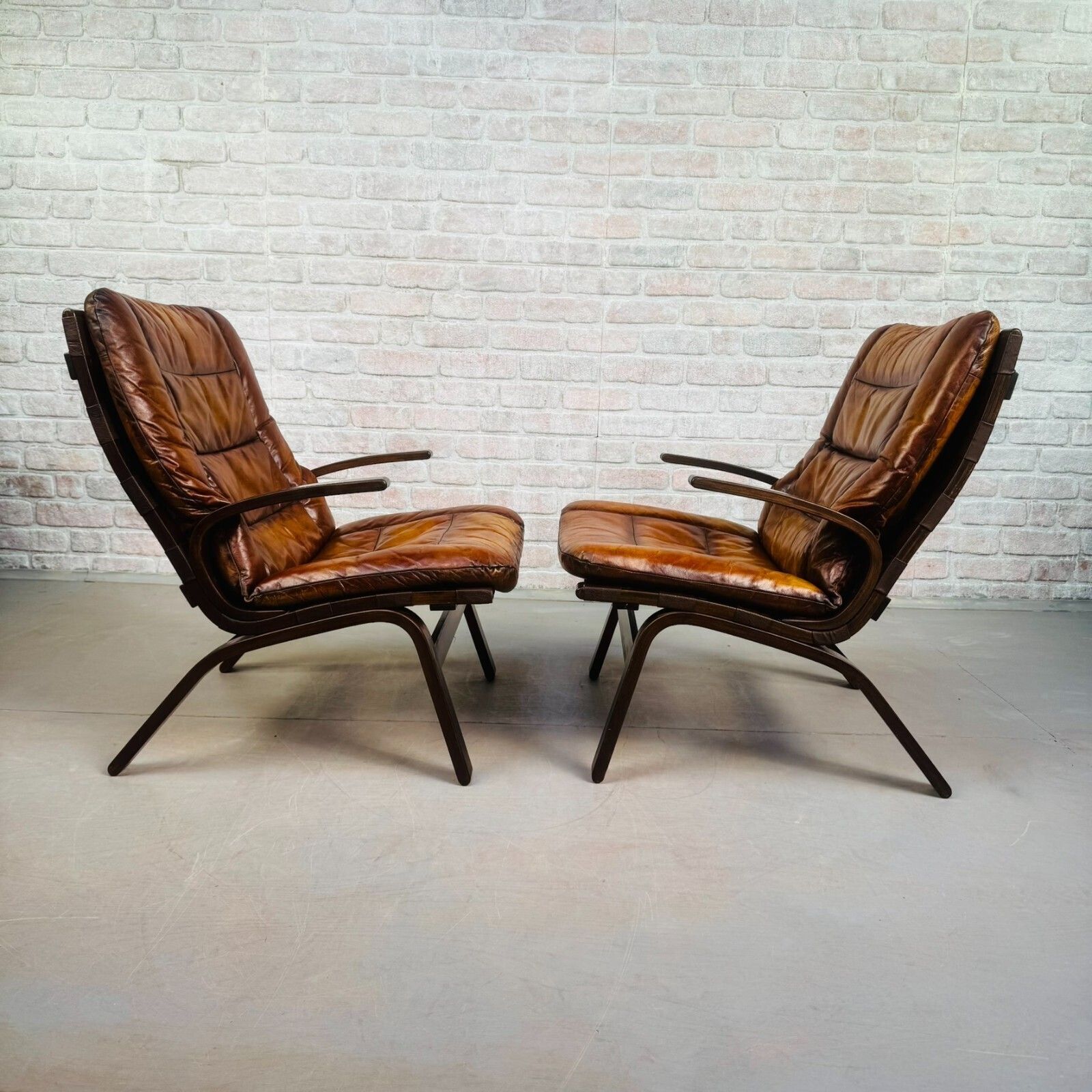 Mid Century Danish Farstrup Mobler Tan Leather Armchairs Pair Bentwood Miljø photo 1425.0