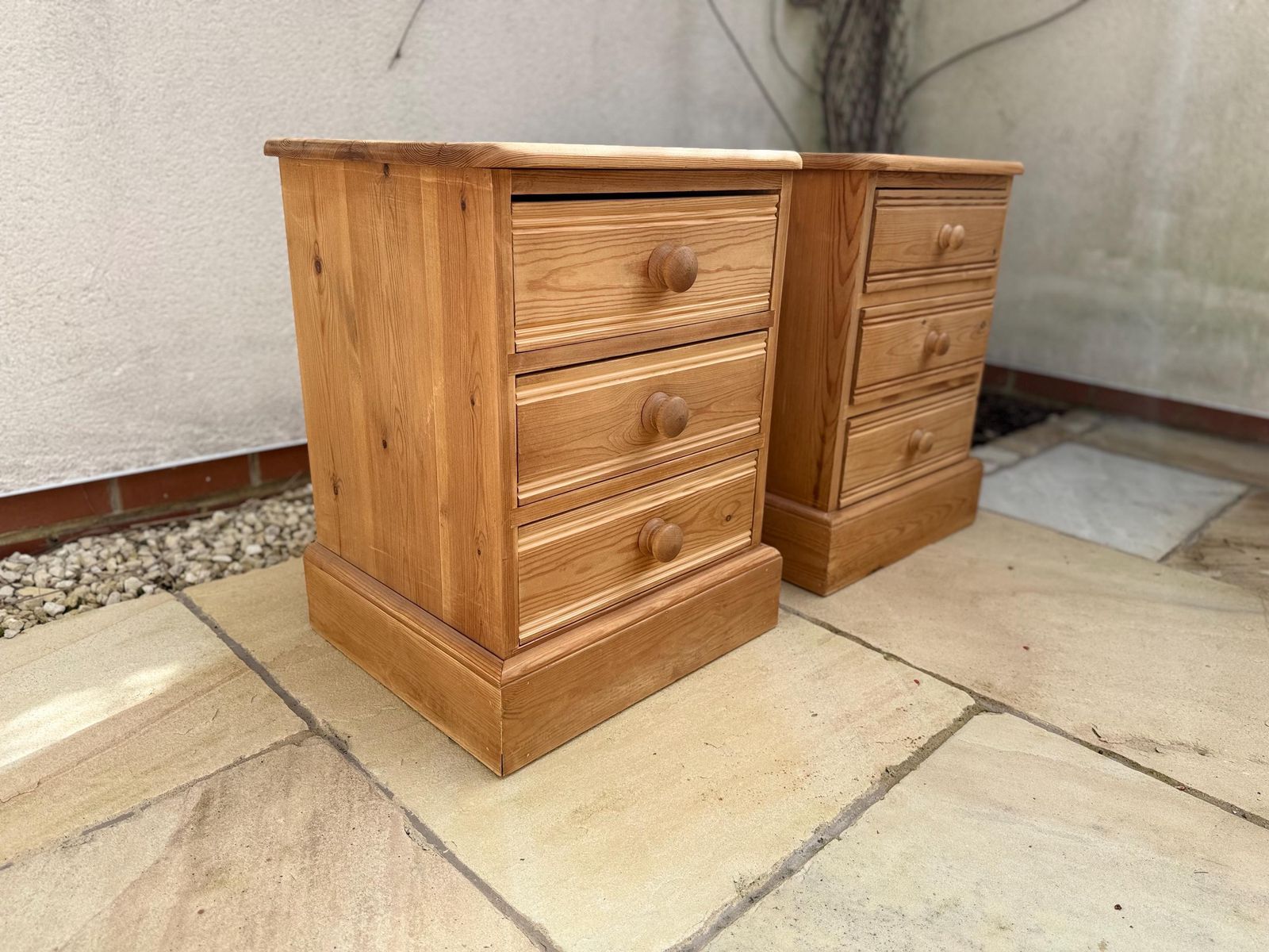 photo vinterior Pair Of Vintage Pine Pot Bedside Tables Drawers Lamp Stands