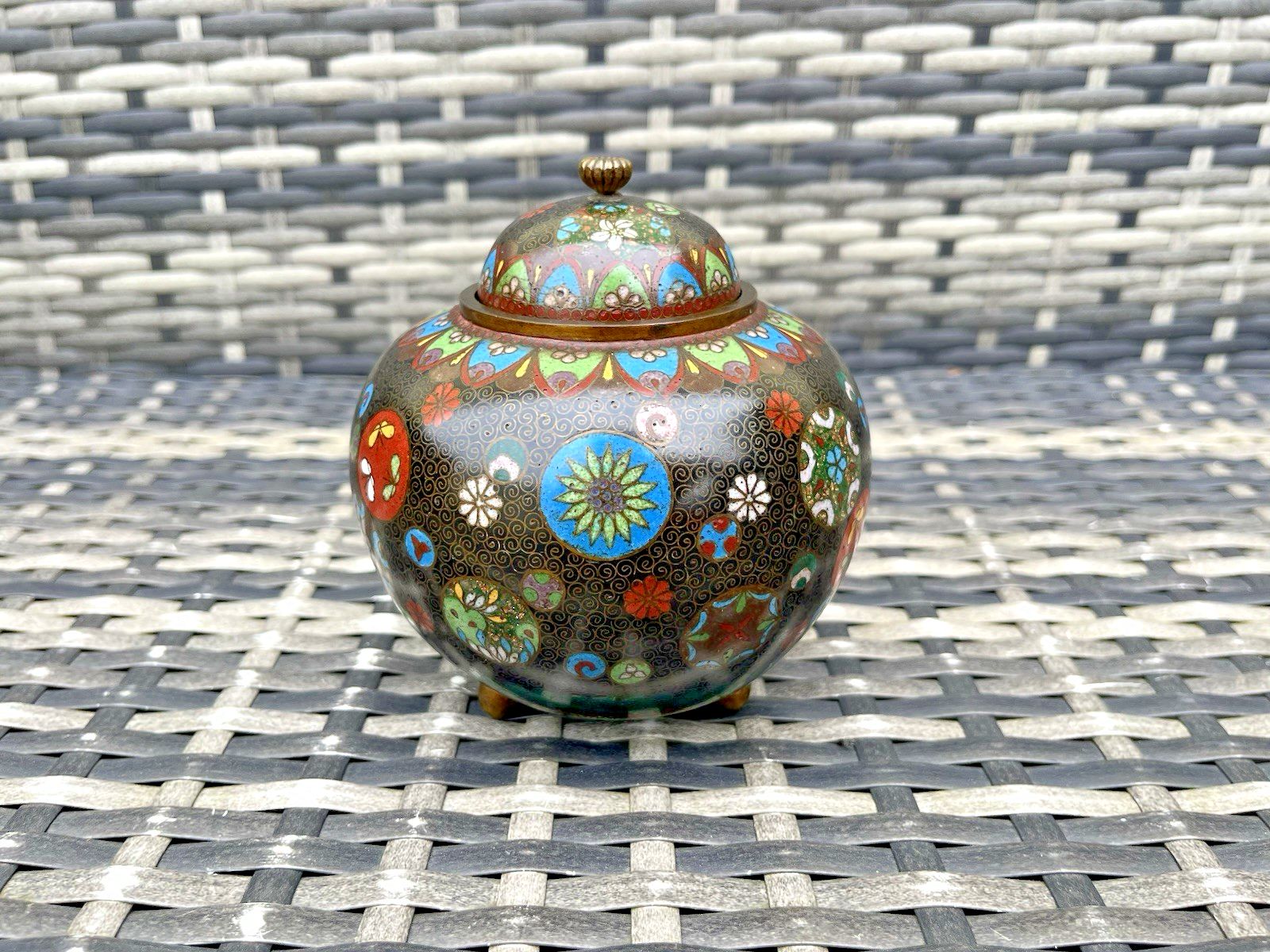 photo vinterior Antique Japanese Meiji Period Cloisonne Enamel Floral Lidded Ginger Spice Jar