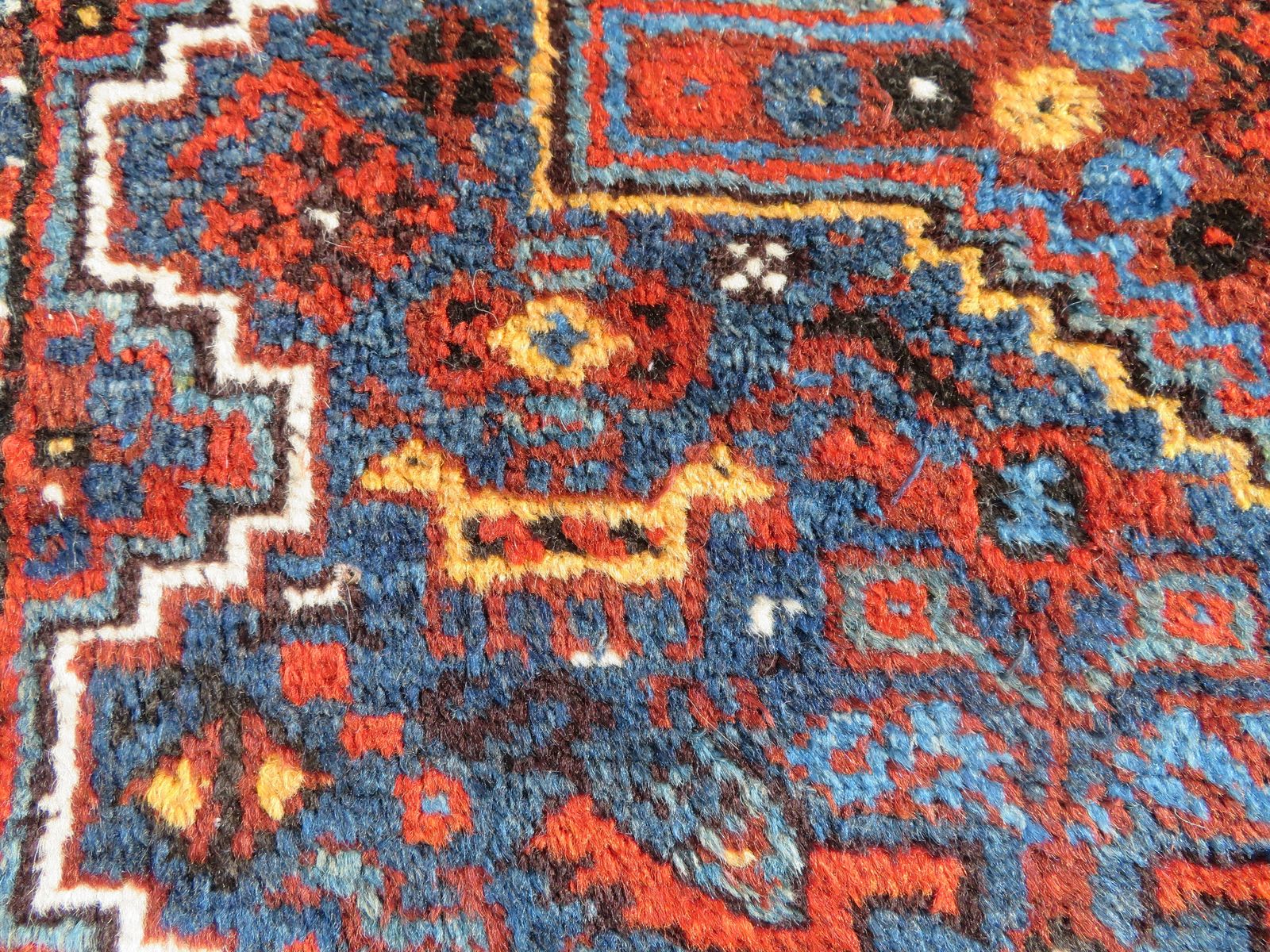 Antique Tribal Rug. 214cm X 167cm. photo vinterior