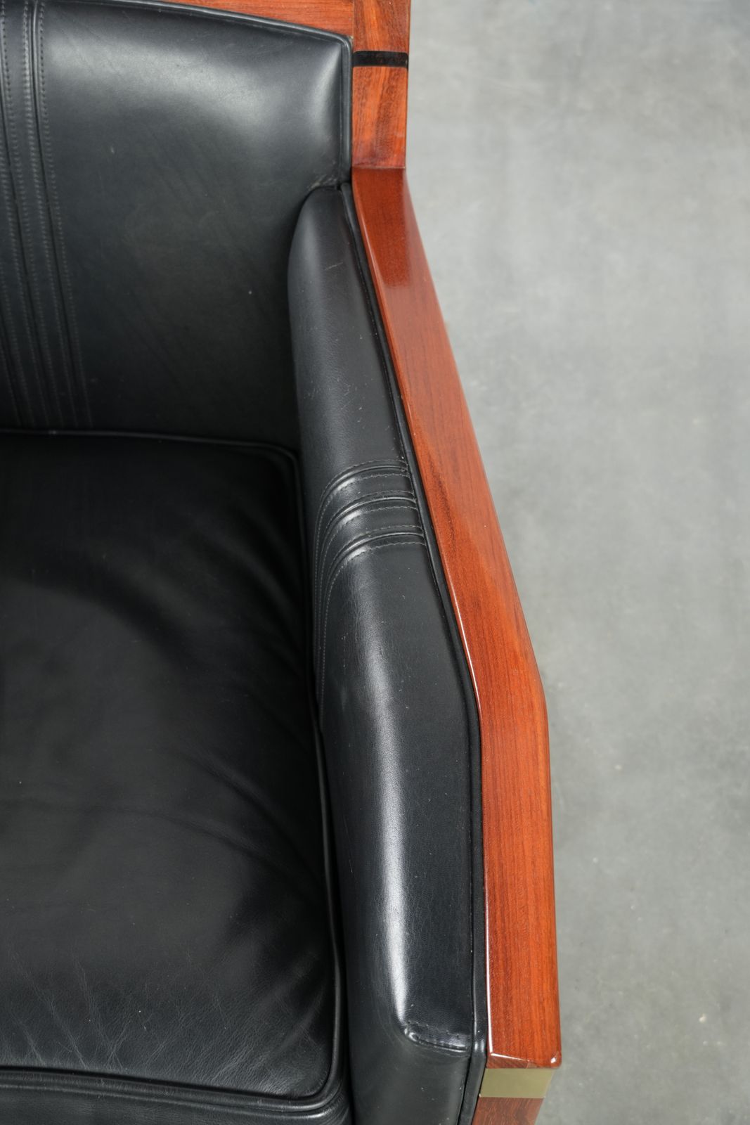 Zwarte Leren En Houten Design Art Deco Fauteuil Van Schuitema Uit De Decoforma Serie photo vintage