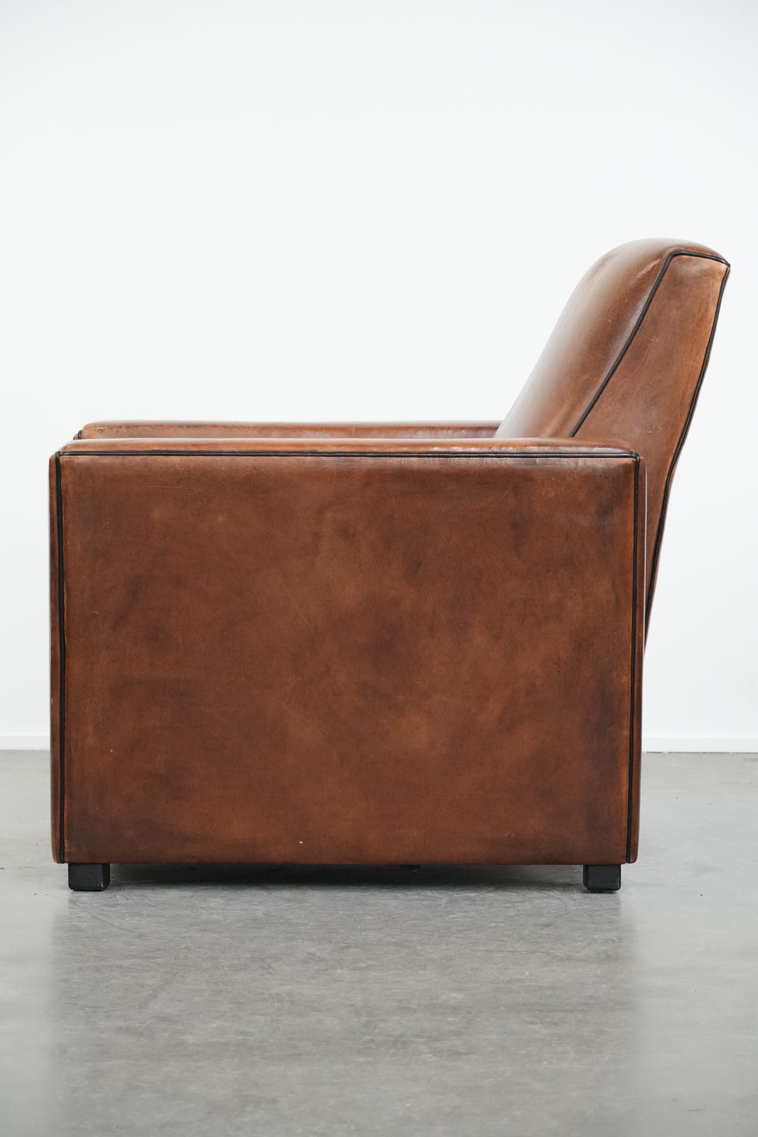 Comfortable And Adjustable Sheep Leather Relax Armchair With A Sleek Design, Beautiful Colors And A Beautiful Patina photo buy