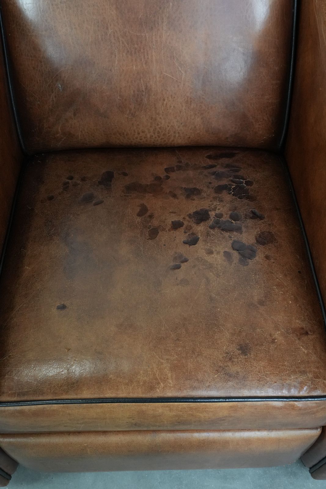 Comfortable And Adjustable Sheep Leather Relax Armchair With A Sleek Design, Beautiful Colors And A Beautiful Patina photo vintage
