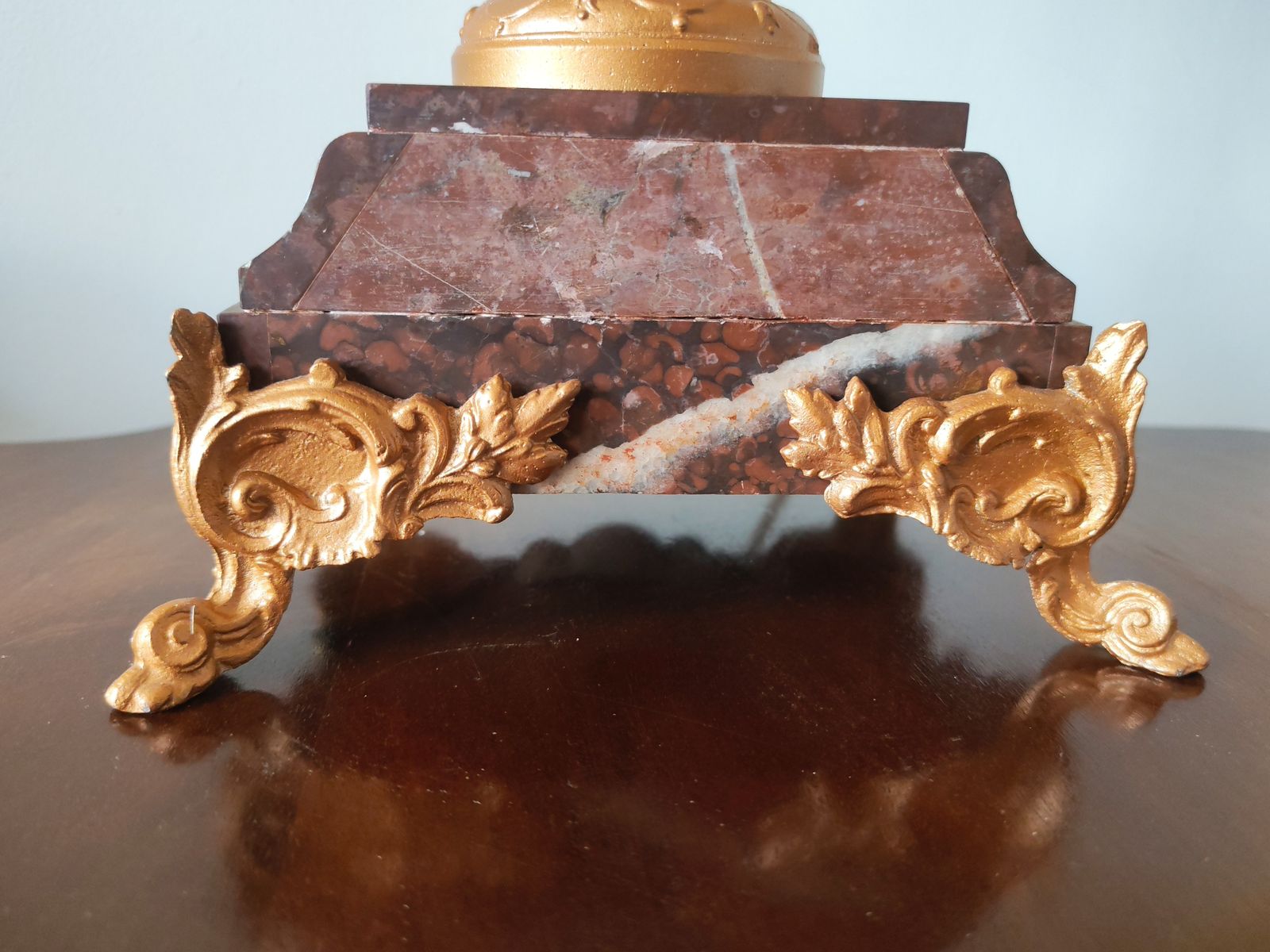 photo furniture Large 19th Century Louis XVI Revival Table Lamp – Hand Etched Cast Iron & Marble Base With Mother Of Pearl Shade