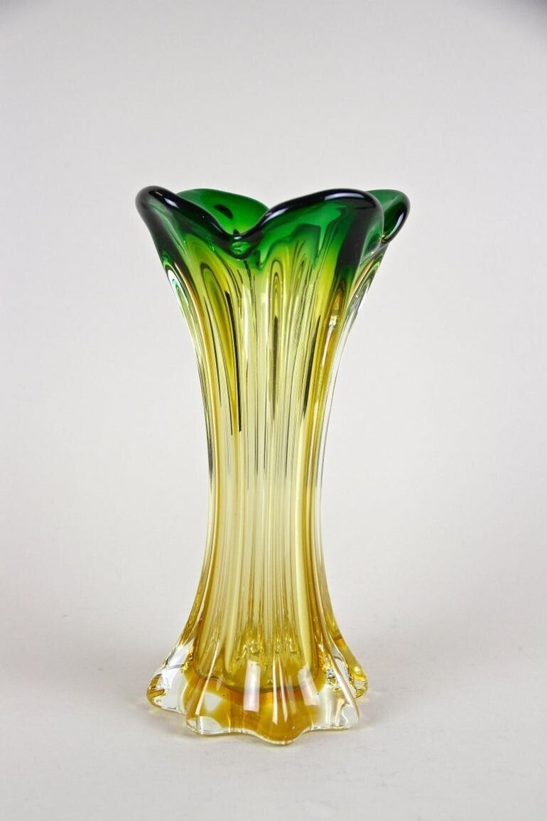 20th Century Murano Glass Vase Mid Century   Green/ Yellow, It Circa 1960/70 photo for sale