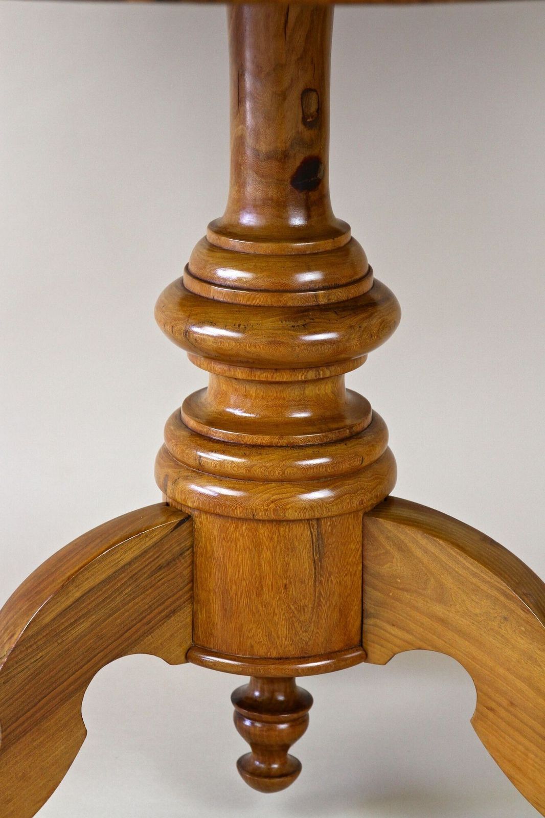 3770.0 19th Century Biedermeier Round Coffee Table With Marquetry Works, At Ca. 1860 photo