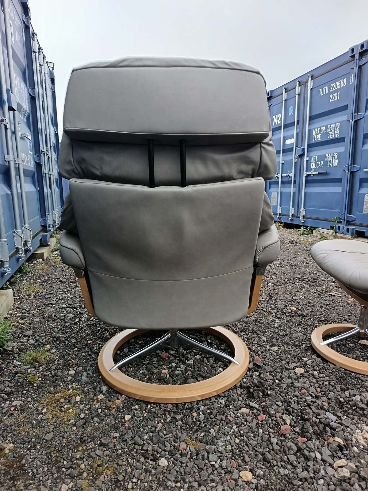 Erkones Stressless Signature Medium Reno Chair And Footstool. photo 1250.0