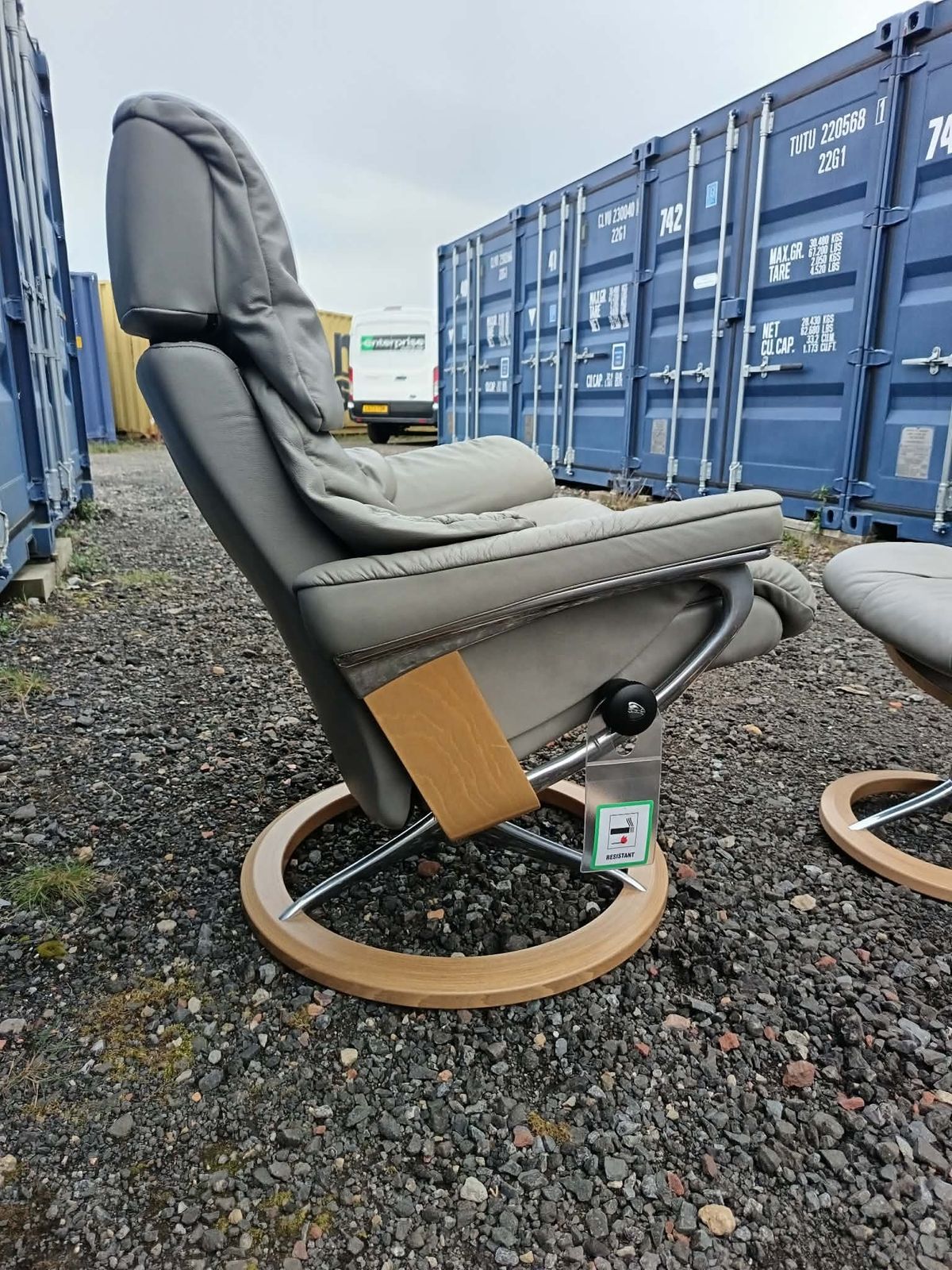 Erkones Stressless Signature Medium Reno Chair And Footstool. photo vinterior