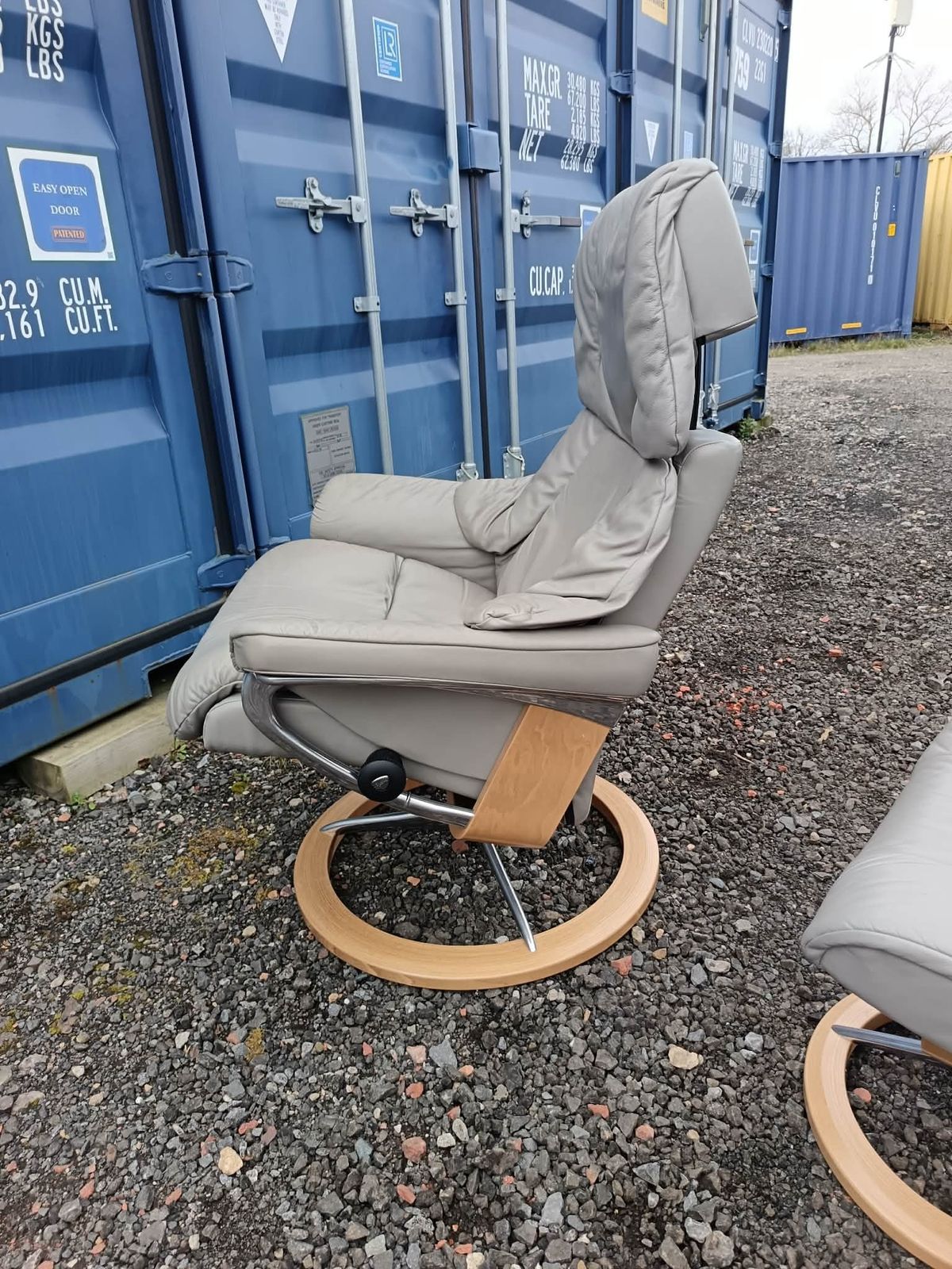 photo buy Erkones Stressless Signature Medium Reno Chair And Footstool.