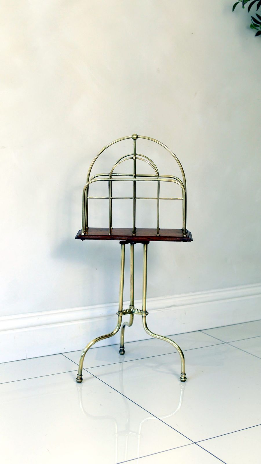photo vinterior Antique Victorian Paper Magazin Rack Stand Canteerbury