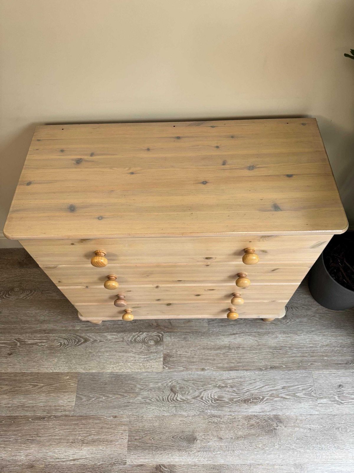 Shabby Chic Light Coloured White Washed Vintage Chest Of Drawers With Wooden Handles photo furniture