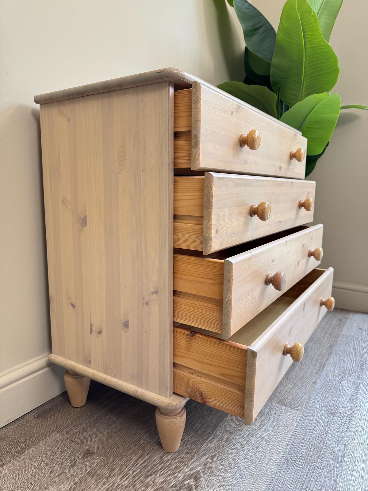 Shabby Chic Light Coloured White Washed Vintage Chest Of Drawers With Wooden Handles photo Furniture