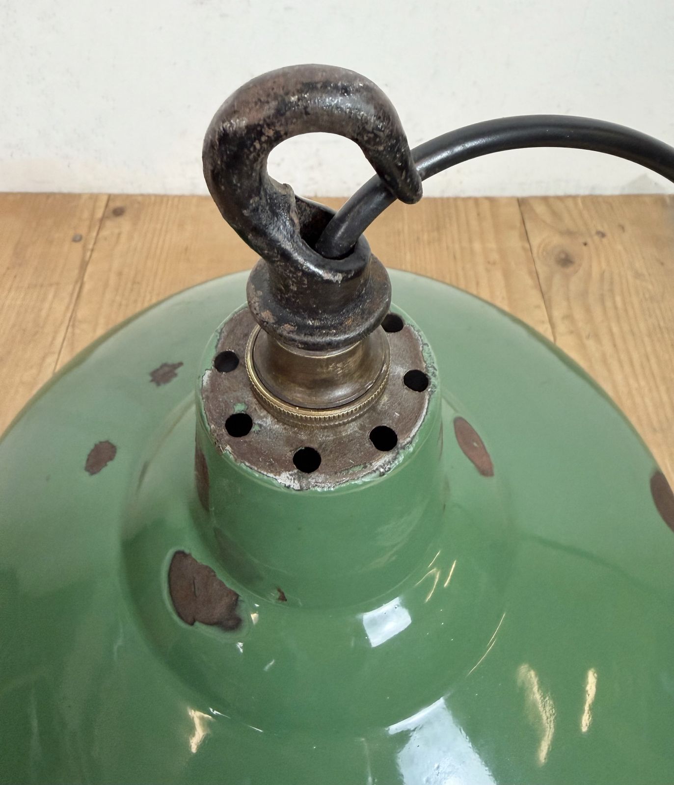 photo vinterior Industrial British Green Enamel Factory Pendant Lamp, 1960s