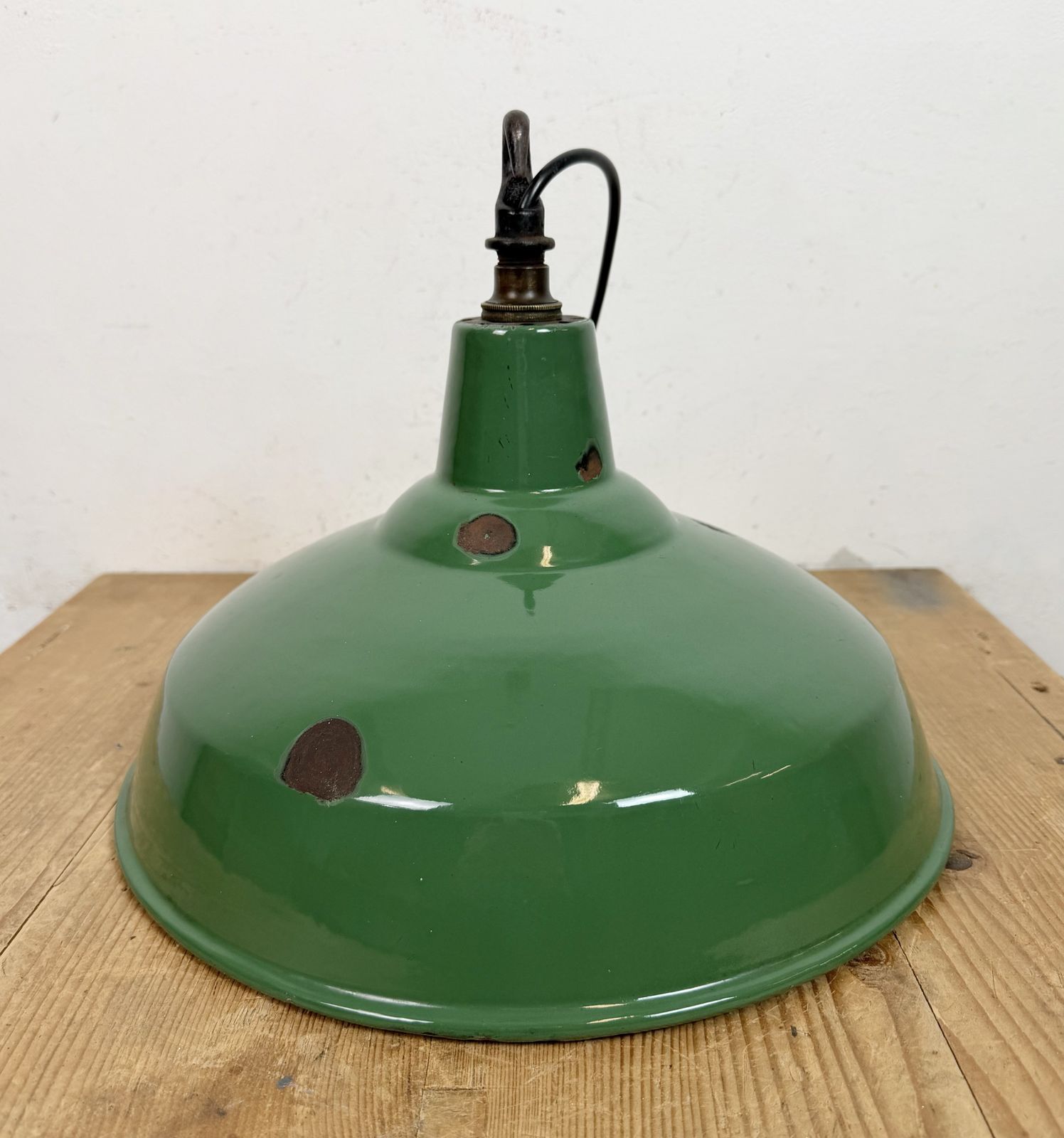 photo vintage Industrial British Green Enamel Factory Pendant Lamp, 1960s