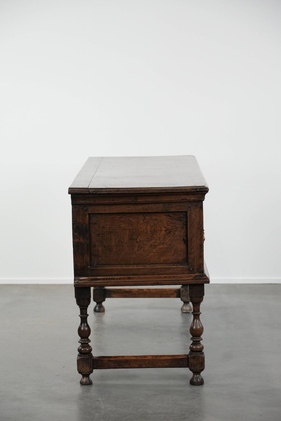 Indrukwekkend Antiek Engels Dressoir, Begin 18e Eeuw, Eiken Met Decoratieve Elementen photo Meubels
