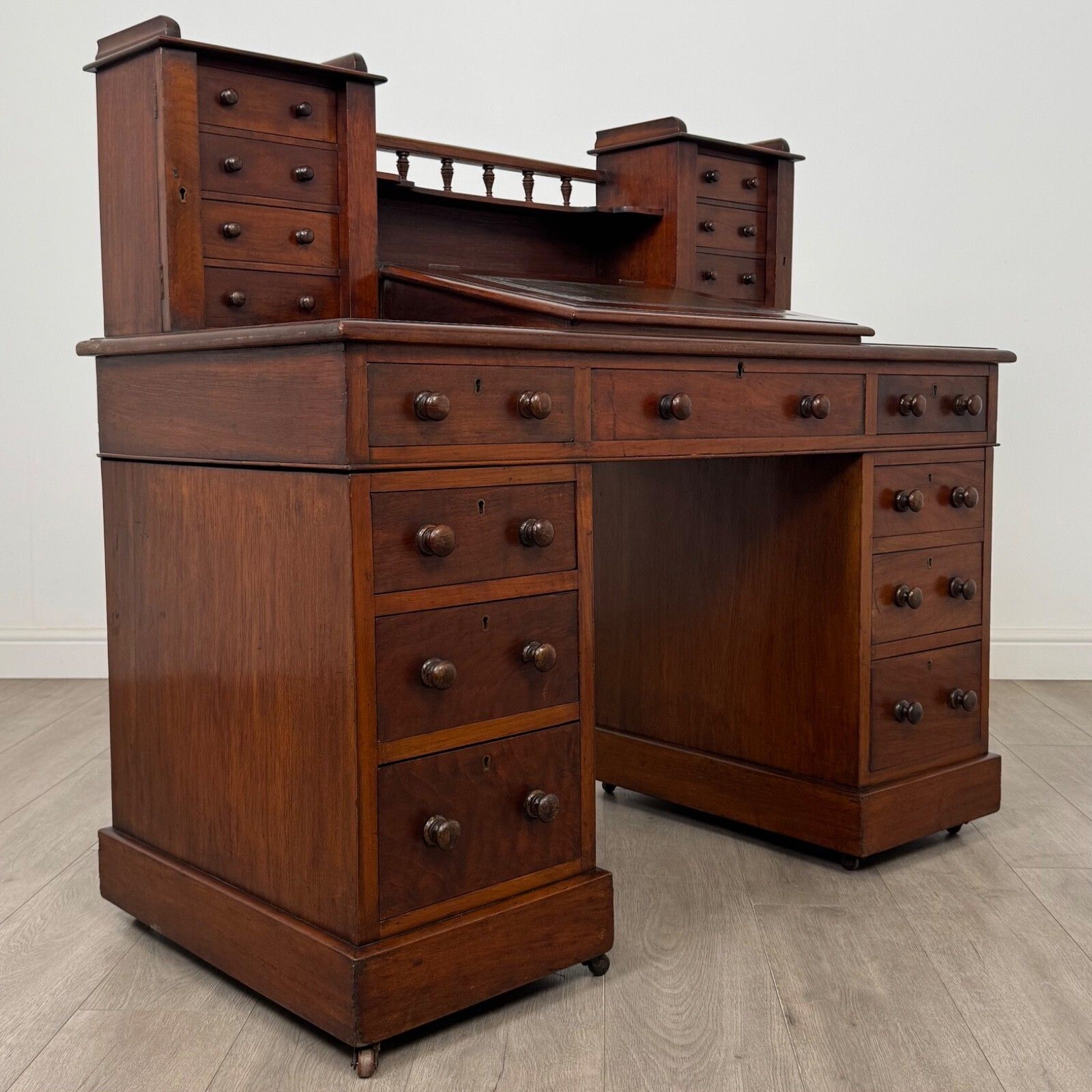 photo furniture Antique 19th Century Victorian Dickens Desk In Mahogany ( Af 5416 )
