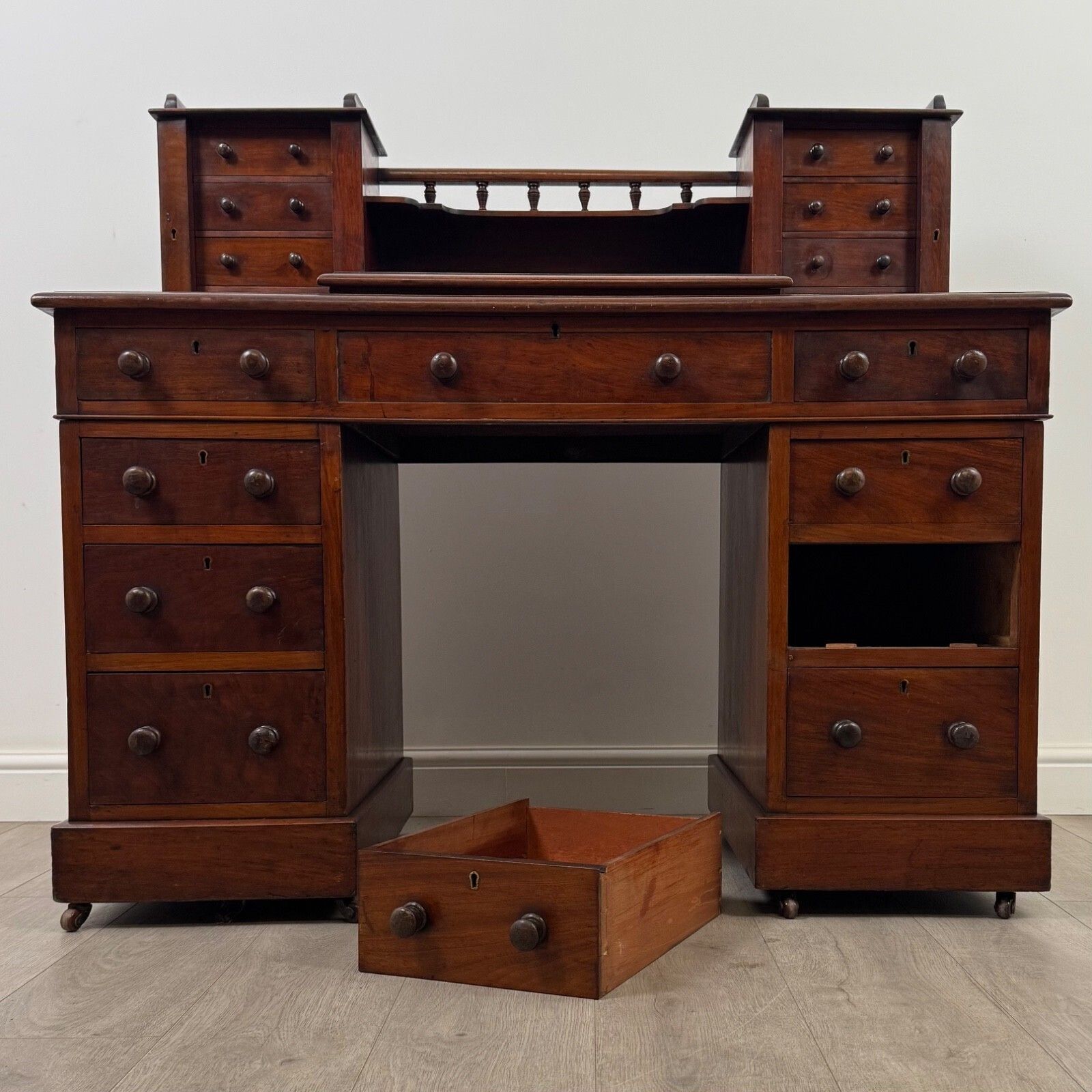 685.0 Antique 19th Century Victorian Dickens Desk In Mahogany ( Af 5416 ) photo