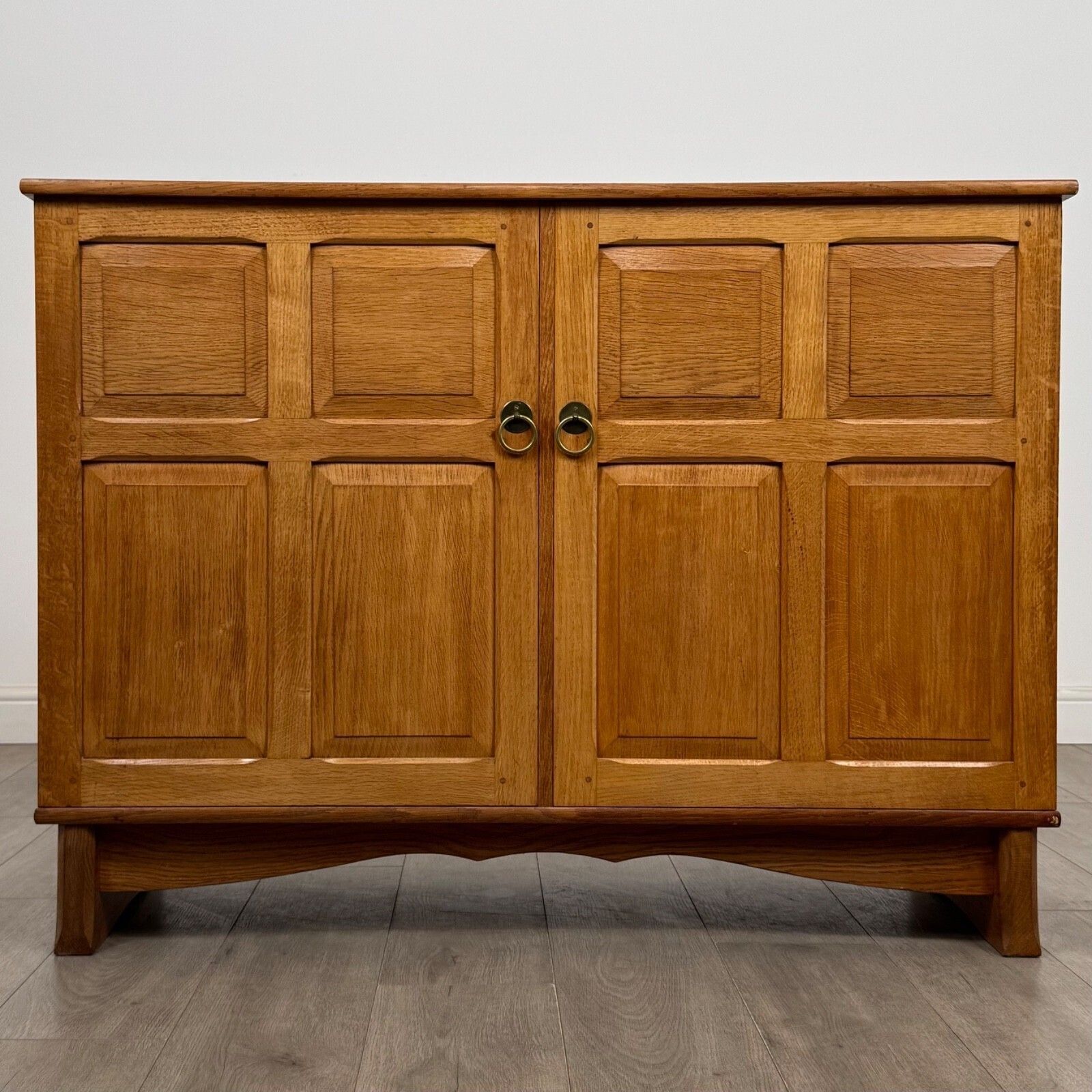 Antique 20th Century Oak Cupboard Made By Reynolds Of Ludlow ( Af 5399 )