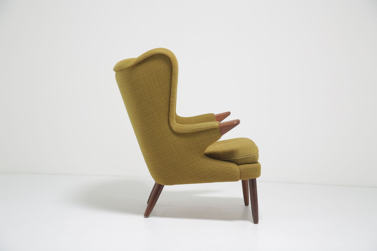 photo furniture Mid Century Papa Bear Lounge Armchair ‘Model 91’ By Svend Skipper, 1950s
