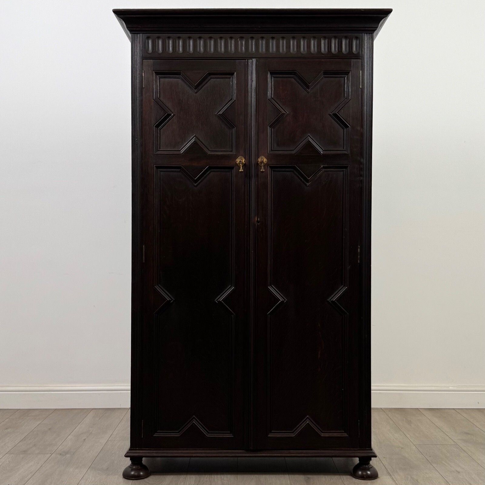 Antique 20th Century Jacobean Style Wardrobe In Oak ( Af 5386 )