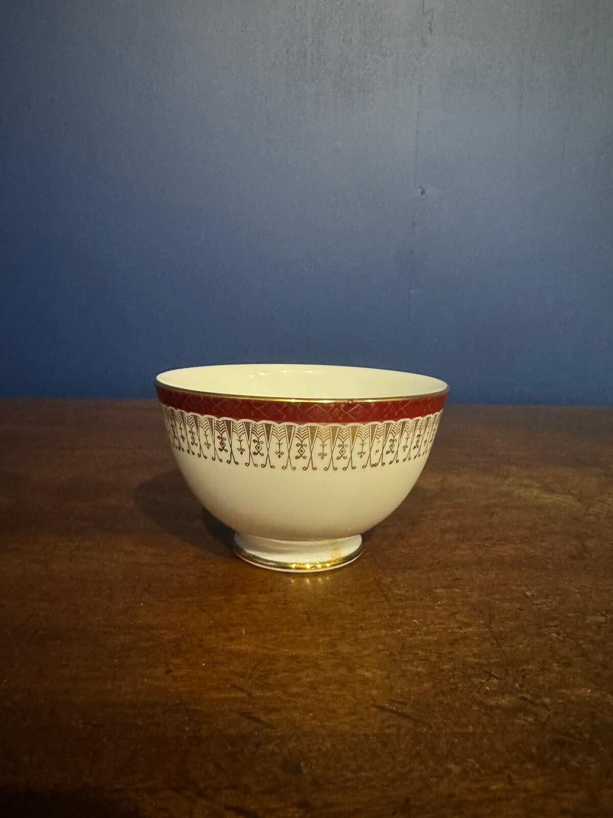 Royal Grafton Majestic Red 104 Pieces Fine Bone China Set English Vintage.. photo vintage