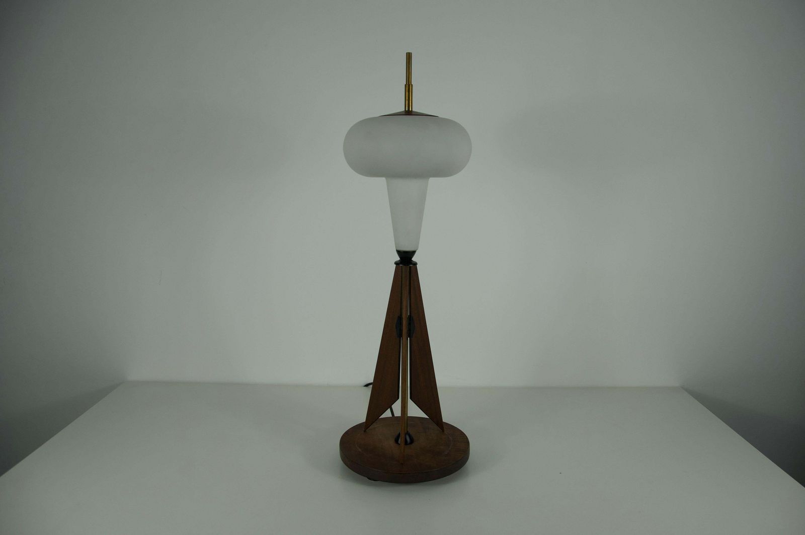 Wooden And Opal Glass Table Lamp Attr. To Salvatore Gregorietti, 1960s, Italy photo 1866.0