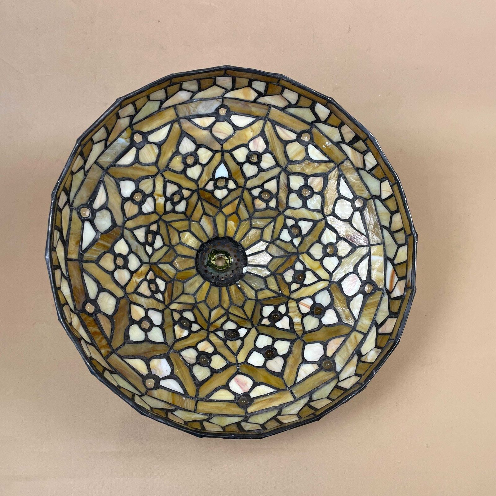 photo vinterior Tiffany Style Lamp Shade Yellow Black Colour Lampshade Ceiling Stain Glass Stained Lightshade Light Patterned Dome Circle Metal Large