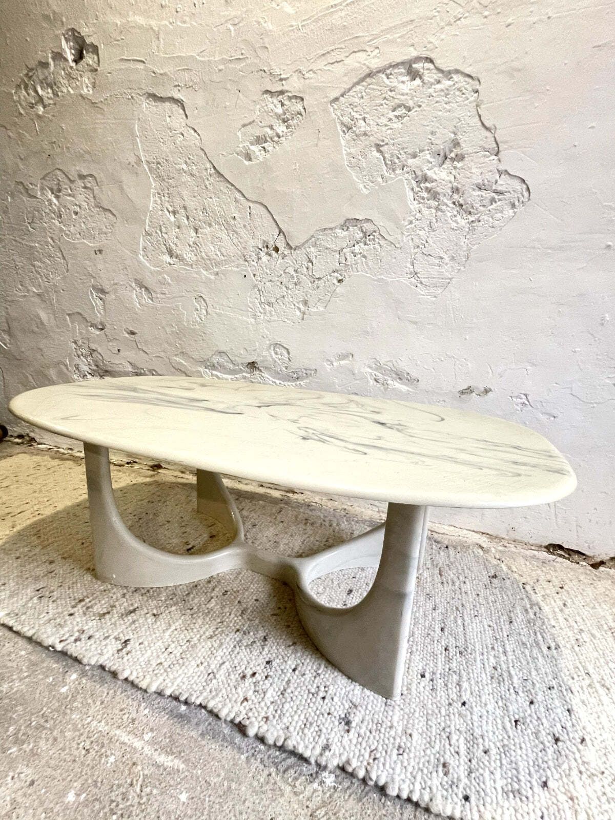 Vintage Marmorino Salontafel Met Sculpturale Basis – Danish Modern Stijl 1991 photo Meubels