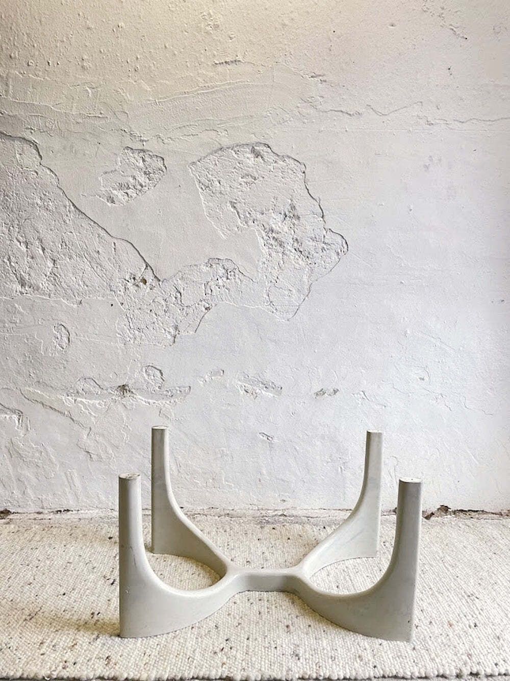 photo for sale Vintage Marmorino Salontafel Met Sculpturale Basis – Danish Modern Stijl 1991