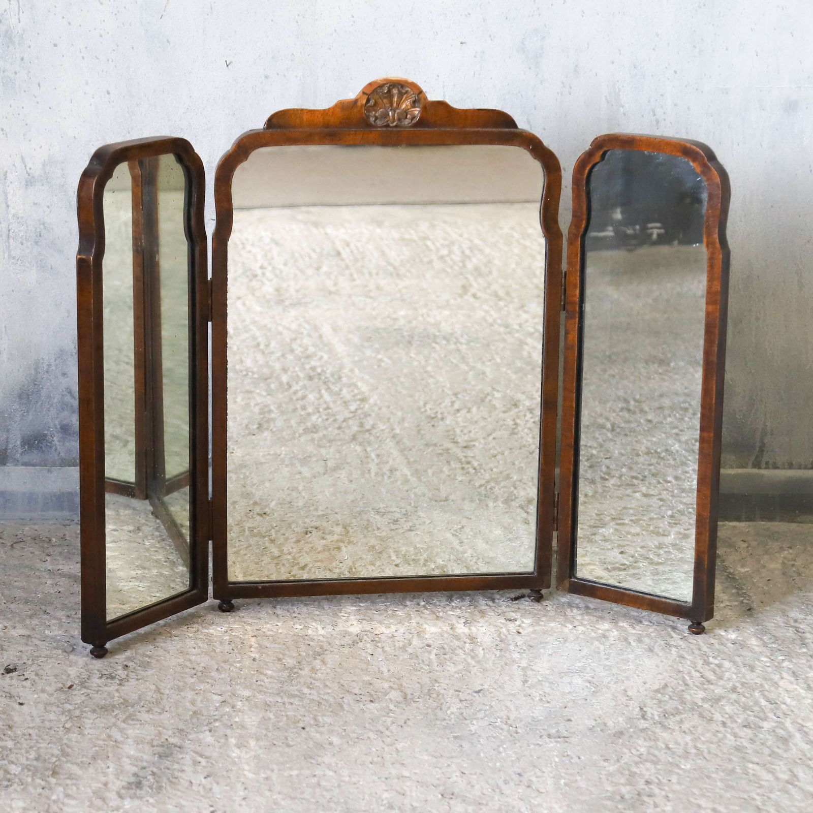 Early 20th‑Century Mahogany Campaign Table Top Triple Mirror With Folding Panels photo furniture